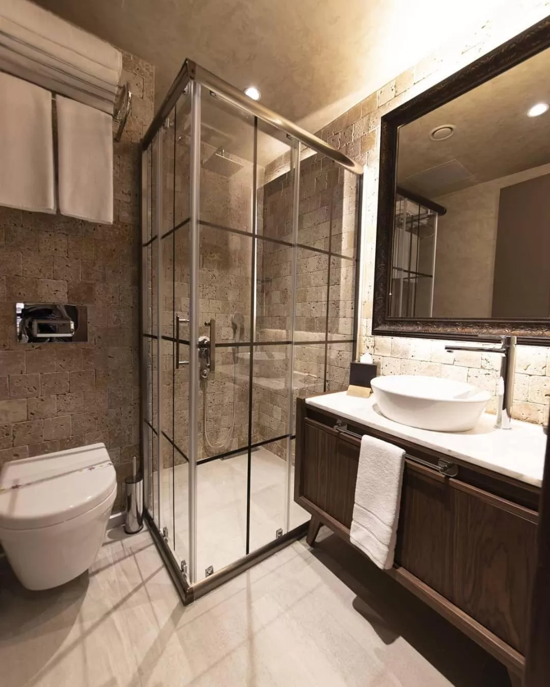 Bathroom in Tonight Hotel Port