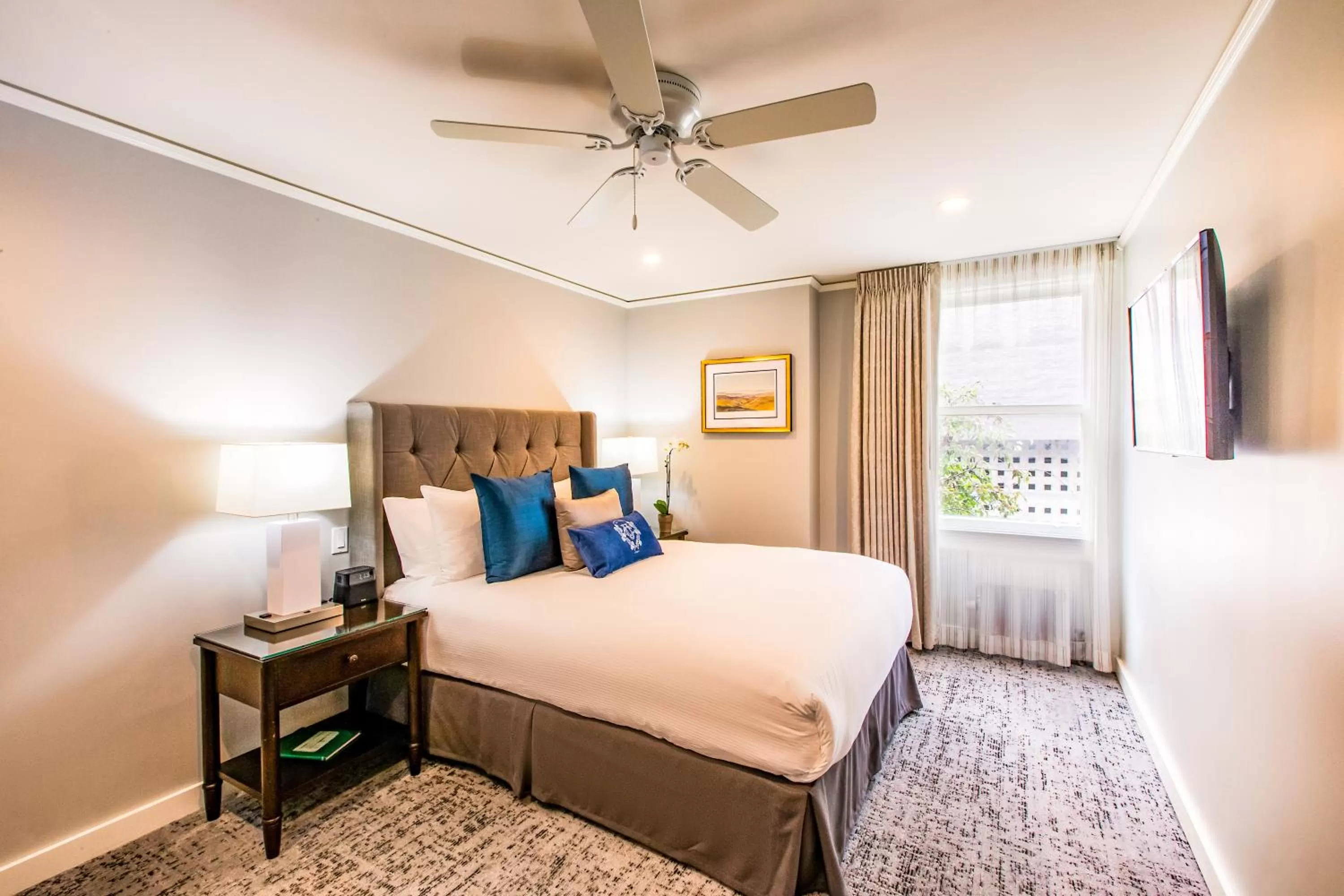 Bed in University Club of San Francisco