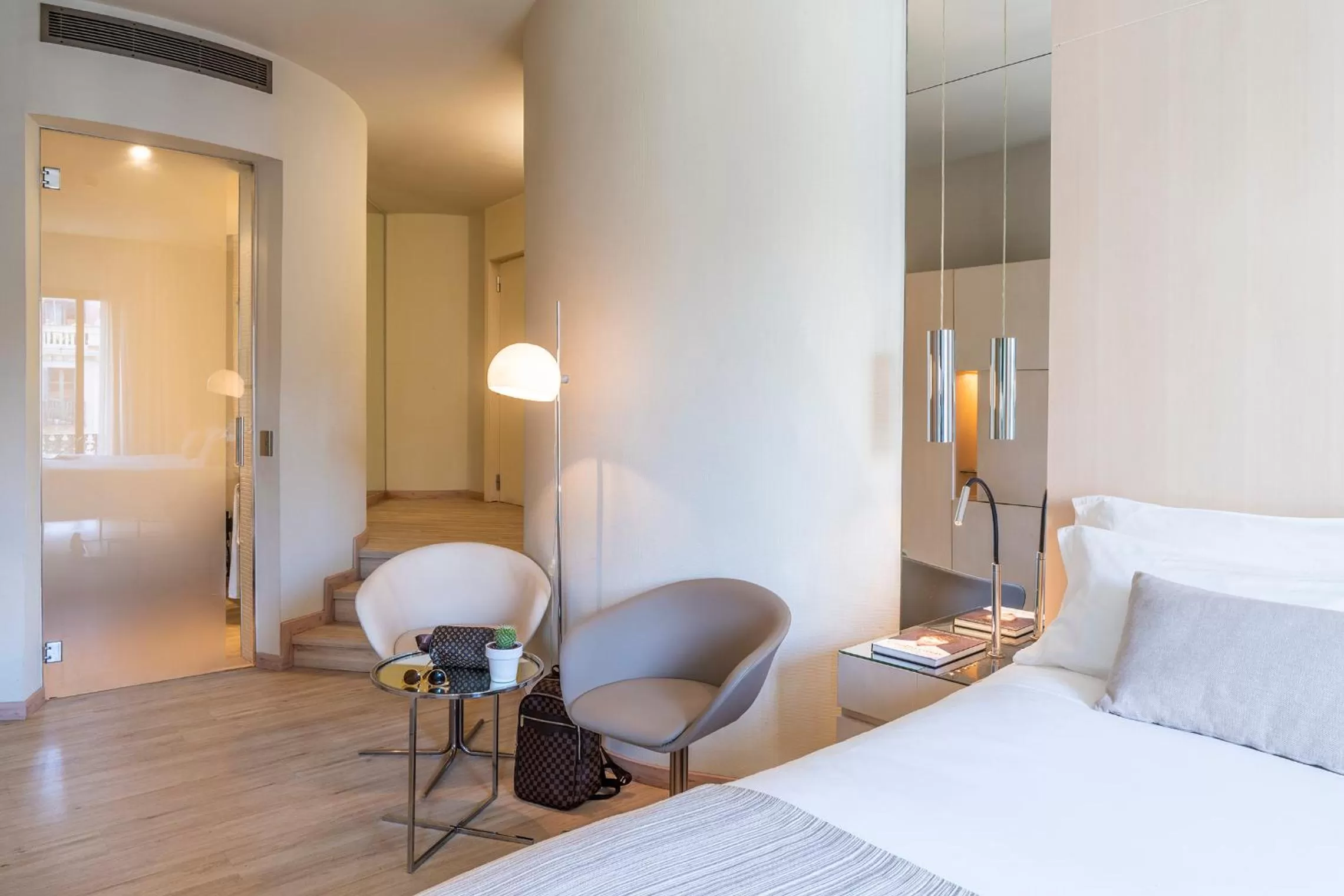 Bathroom, Bed in Cram Hotel