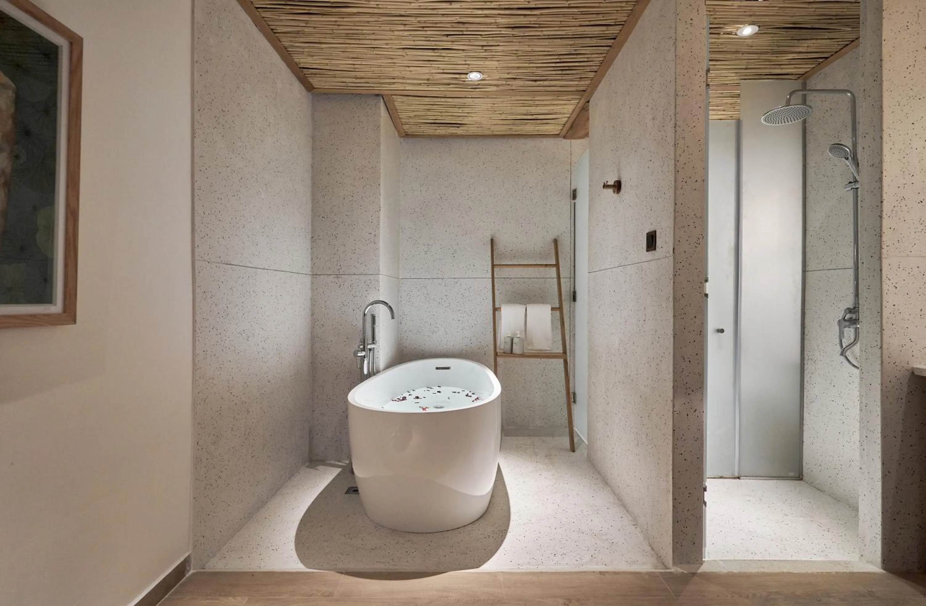 Shower in Sky Gem Hotel Sora