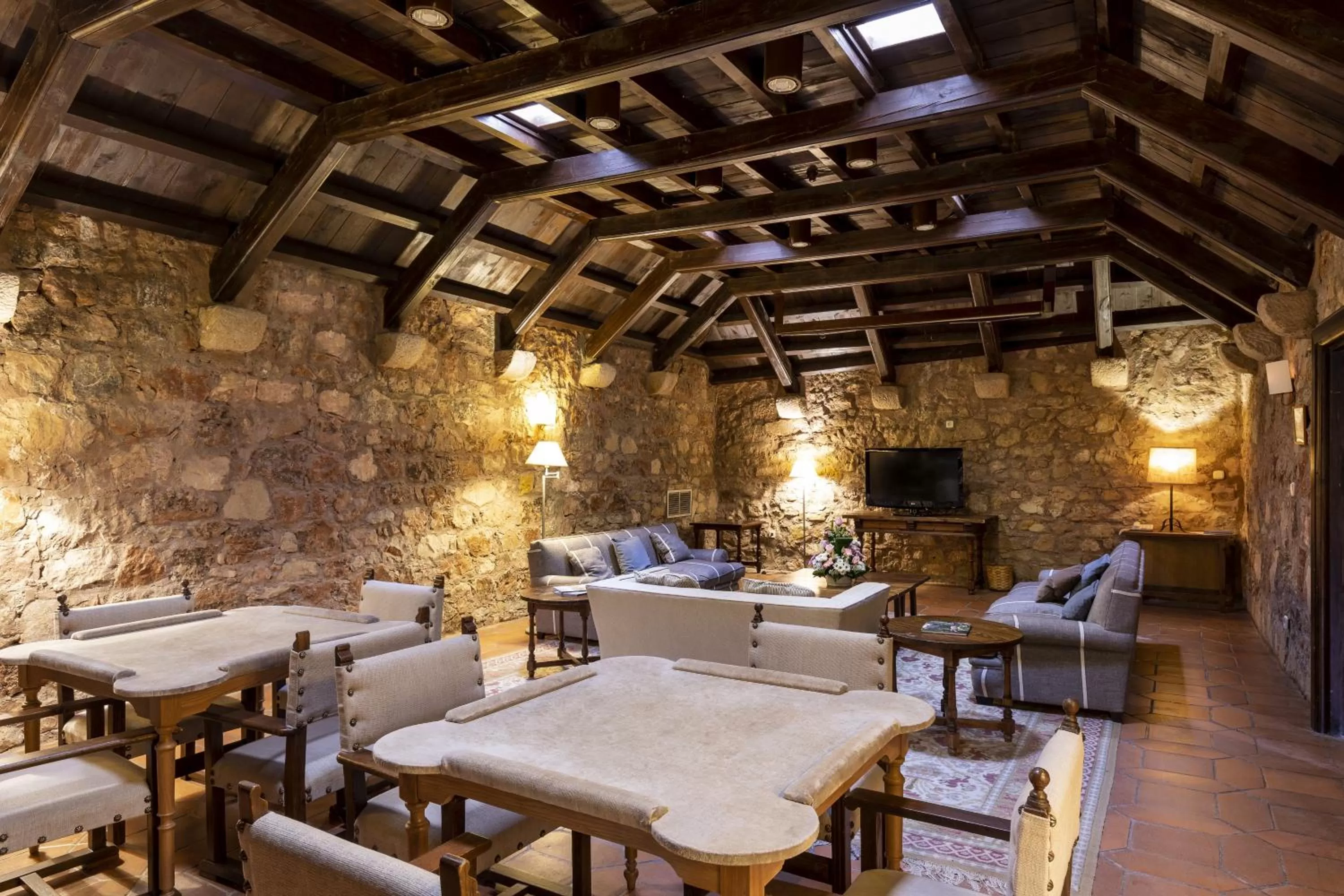 Communal lounge/ TV room in Parador de Siguenza