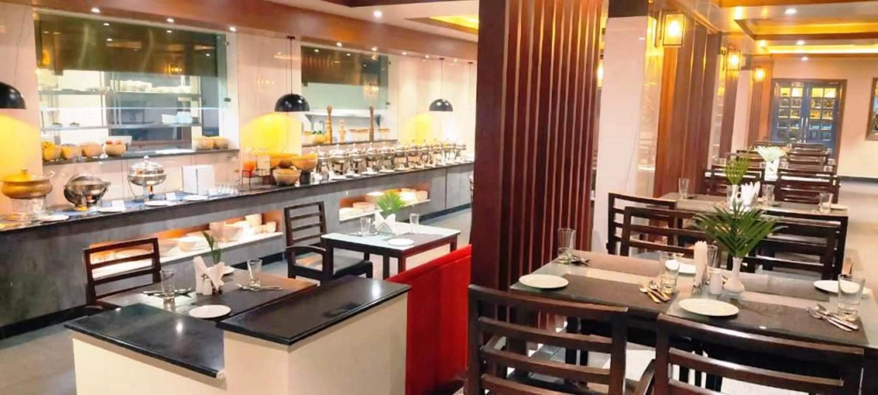 Restaurant/places to eat in Hotel Cachar Club