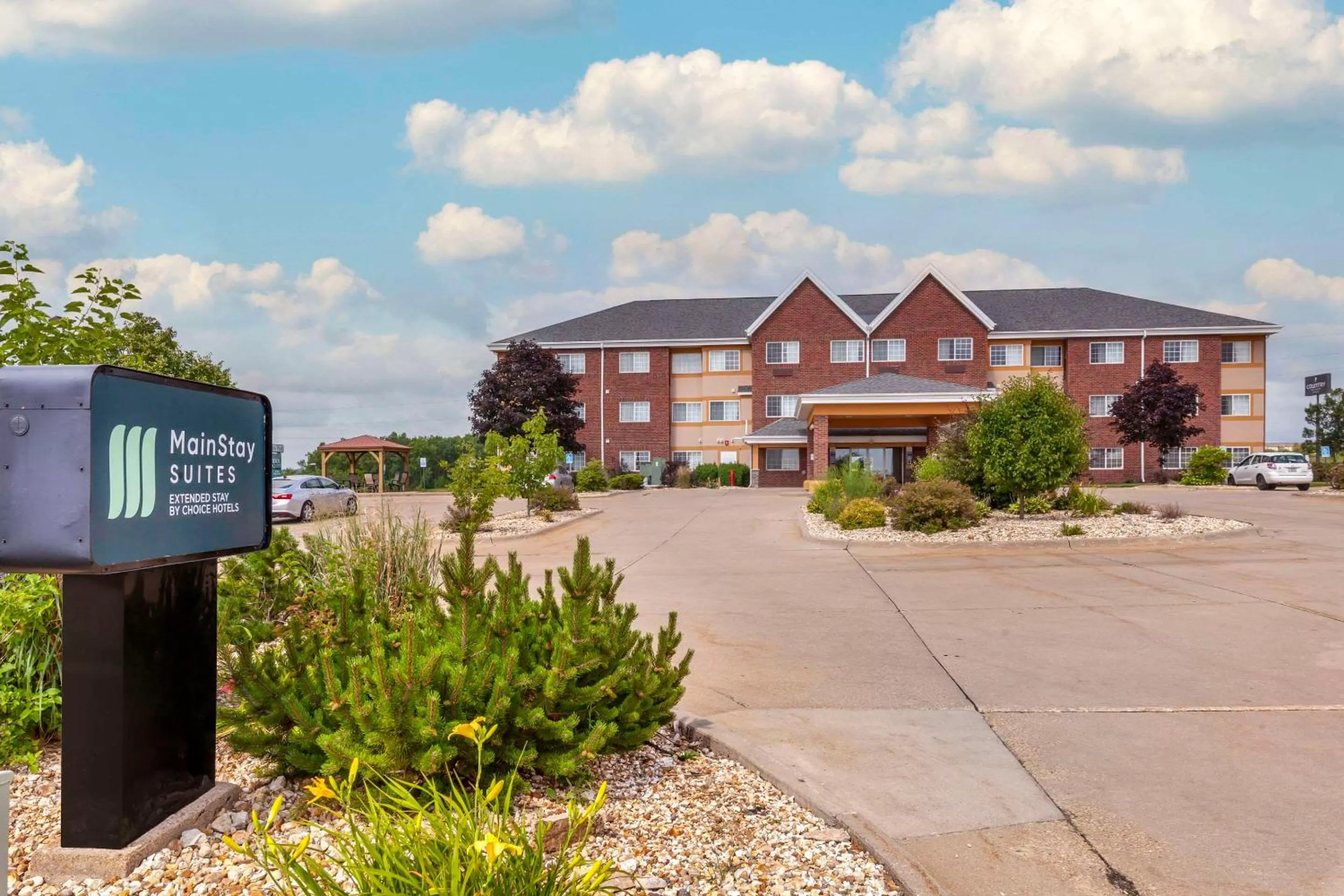 Property building in MainStay Suites Dubuque at Hwy 20