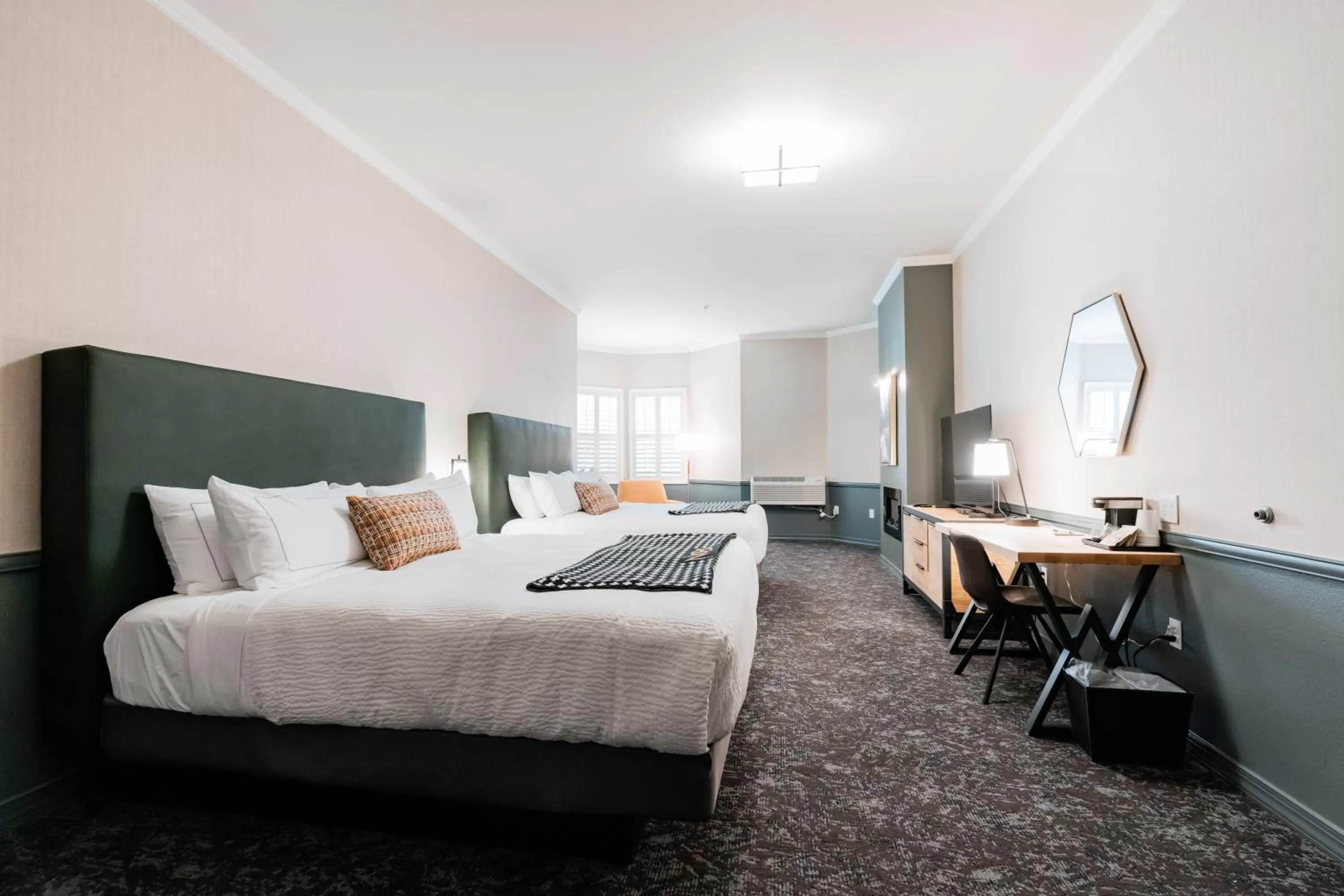 Bed in Hotel NoBo Cascade, Tapestry Collection by Hilton