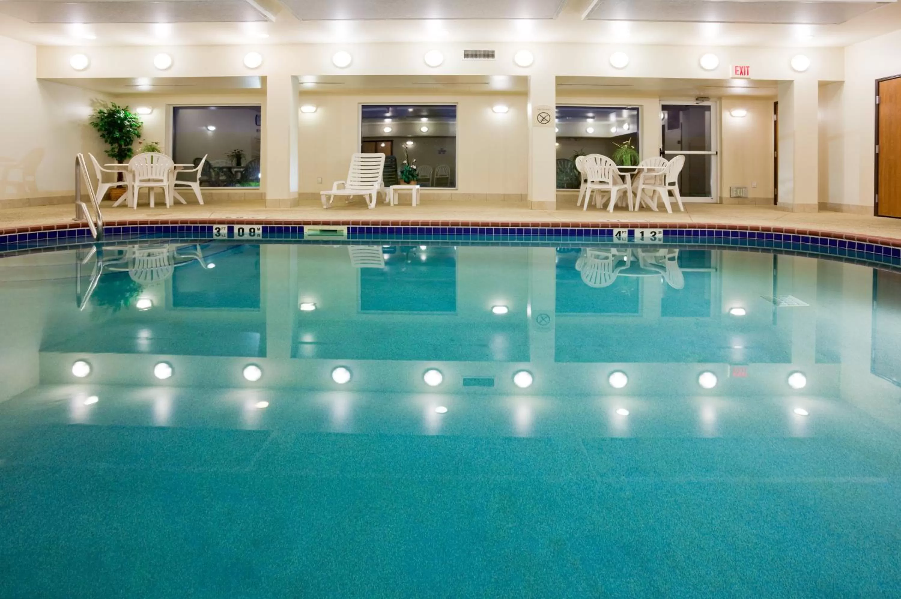Swimming pool in Holiday Inn Express & Suites Yankton by IHG