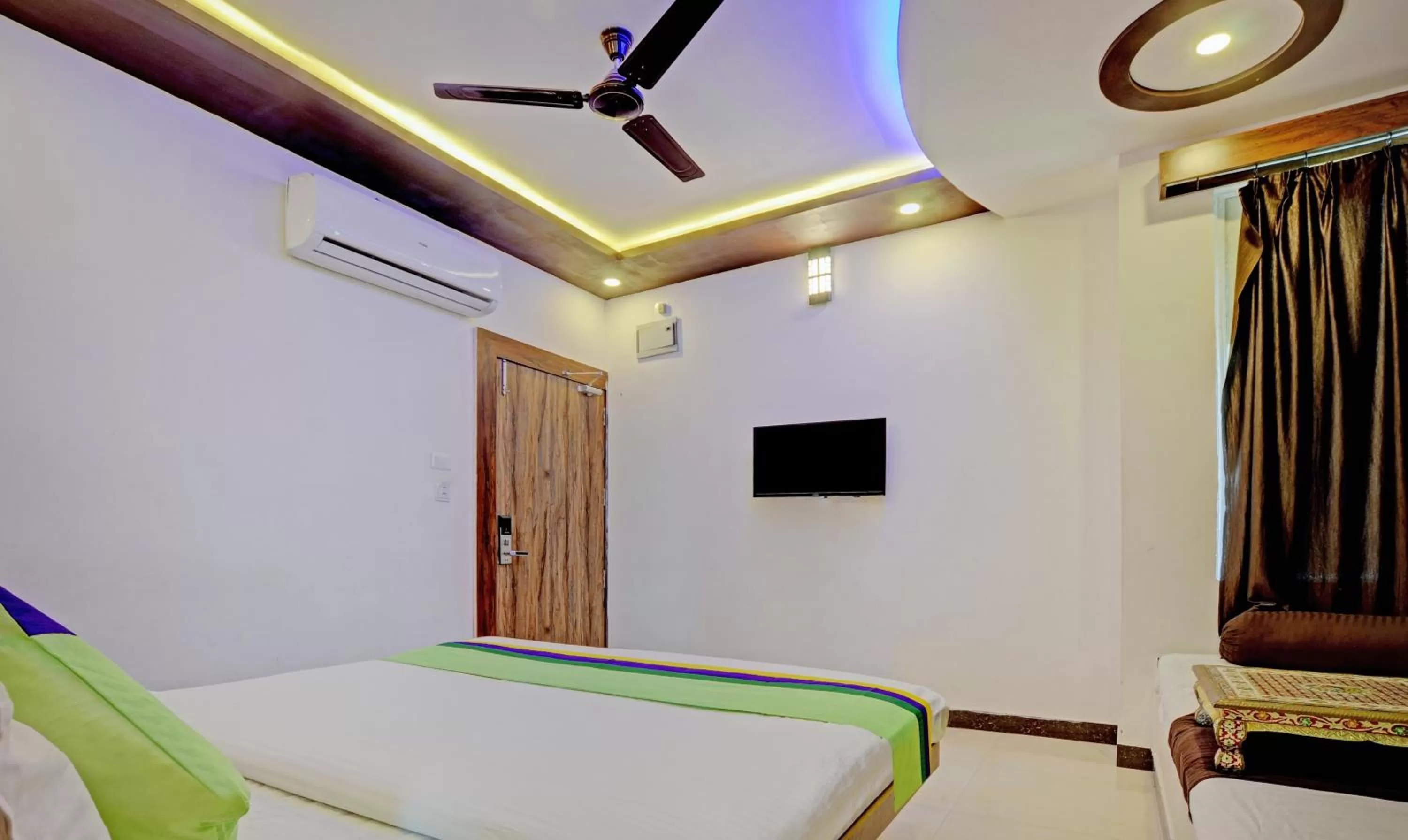 TV/Entertainment Center in Treebo Trend Spirit Residency