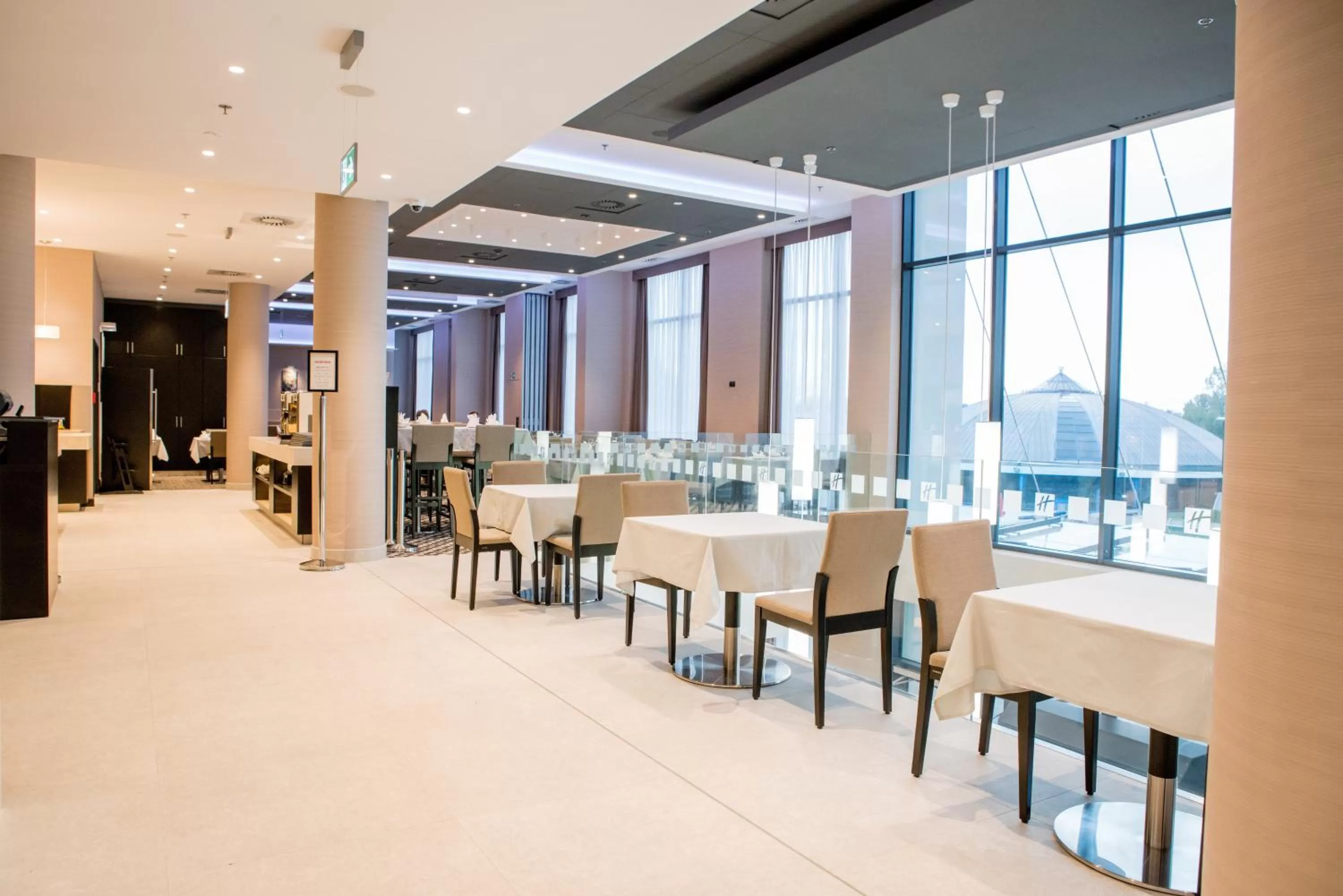 Restaurant/places to eat in Holiday Inn Dąbrowa Górnicza-Katowice by IHG