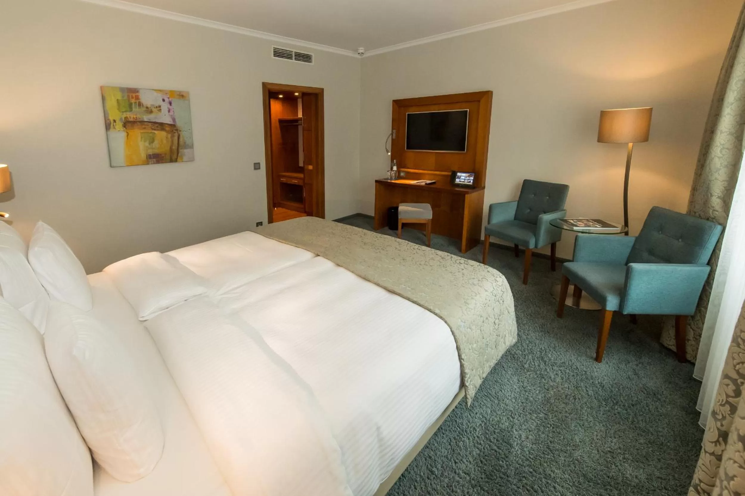 Photo of the whole room, Bed in Hotel Oranien Wiesbaden