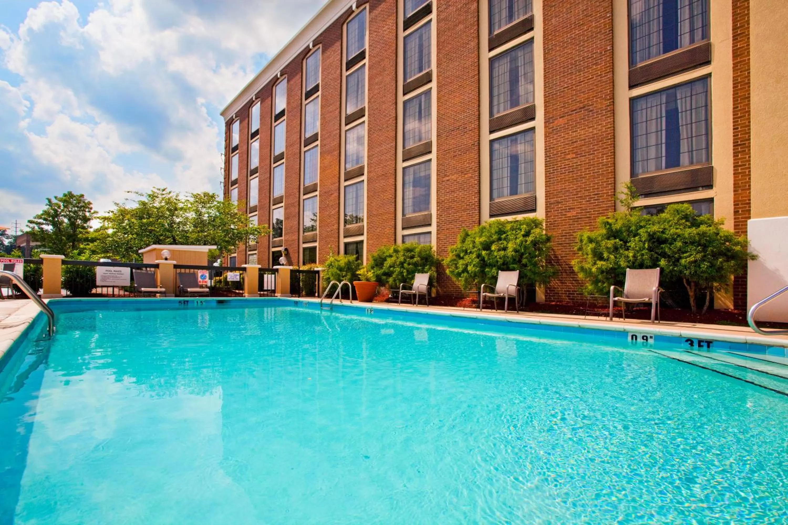 Swimming pool in Holiday Inn Express Winston-Salem Medical Ctr Area
