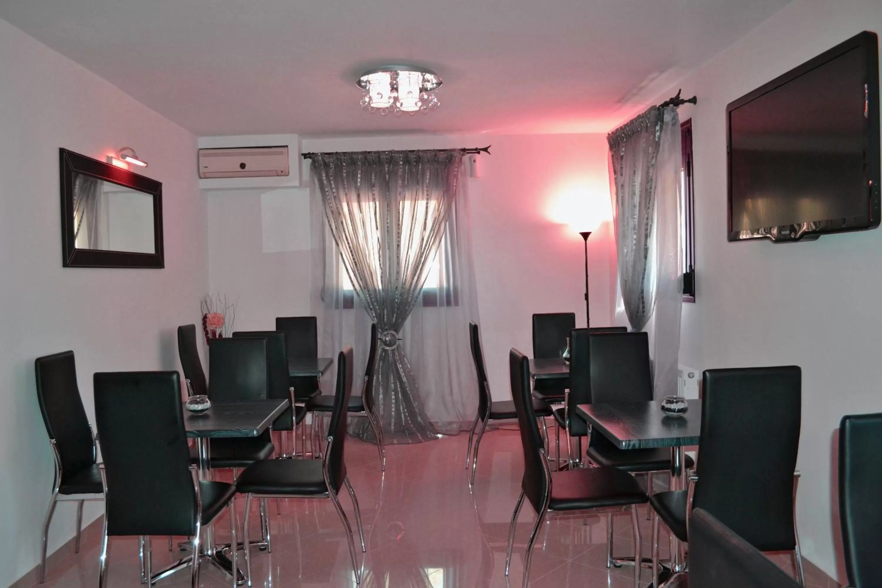 Communal lounge/ TV room in Anesis