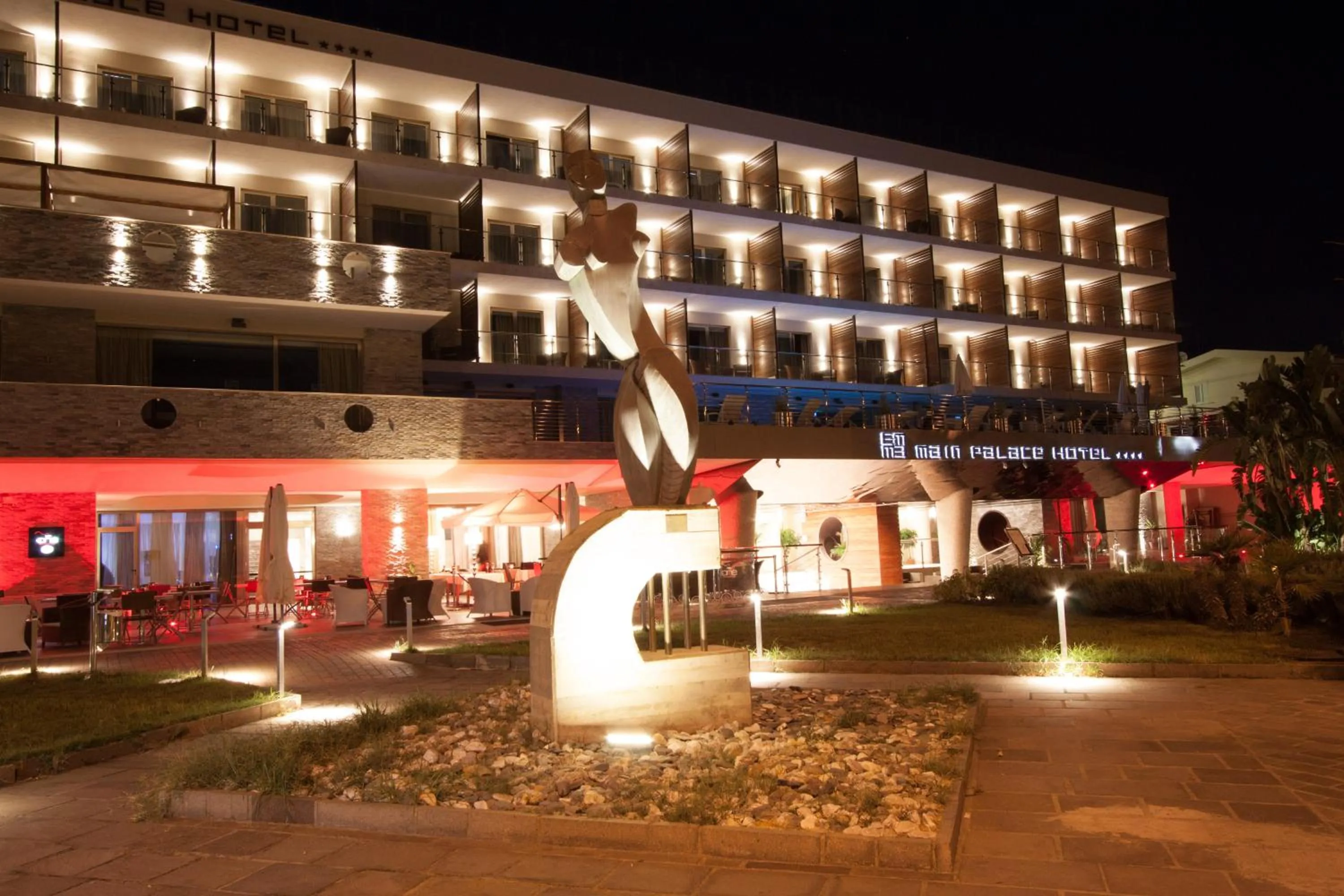 Facade/entrance in Main Palace Hotel