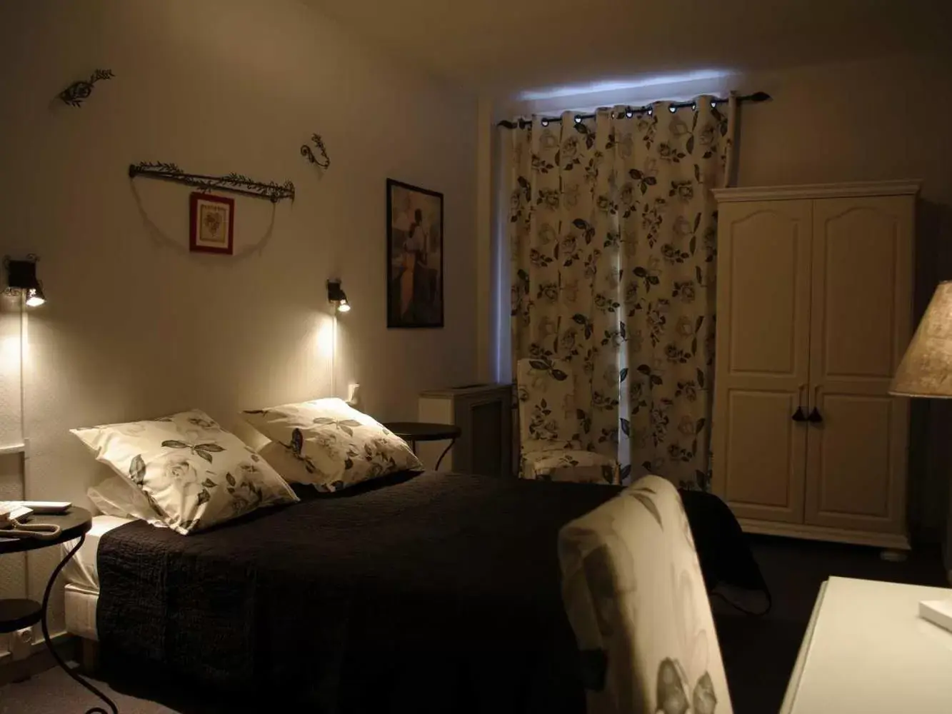 One-Bedroom Suite in The Originals Boutique, Hôtel d'Angleterre, Fécamp One-Bedroom Suite in The Originals Boutique, Hôtel d'Angleterre, Fécamp