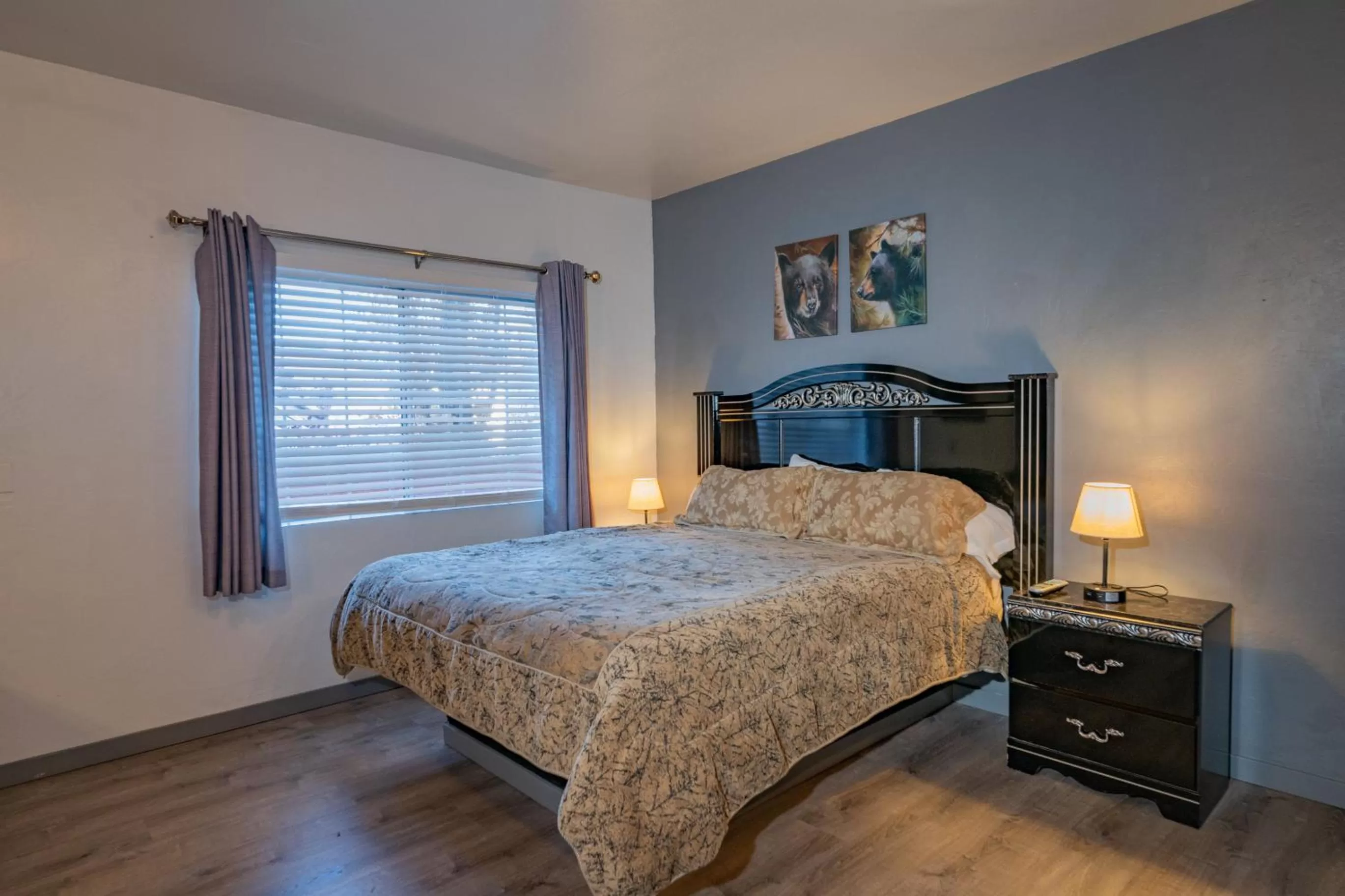 Photo of the whole room, Bed in Black Forest Lodge