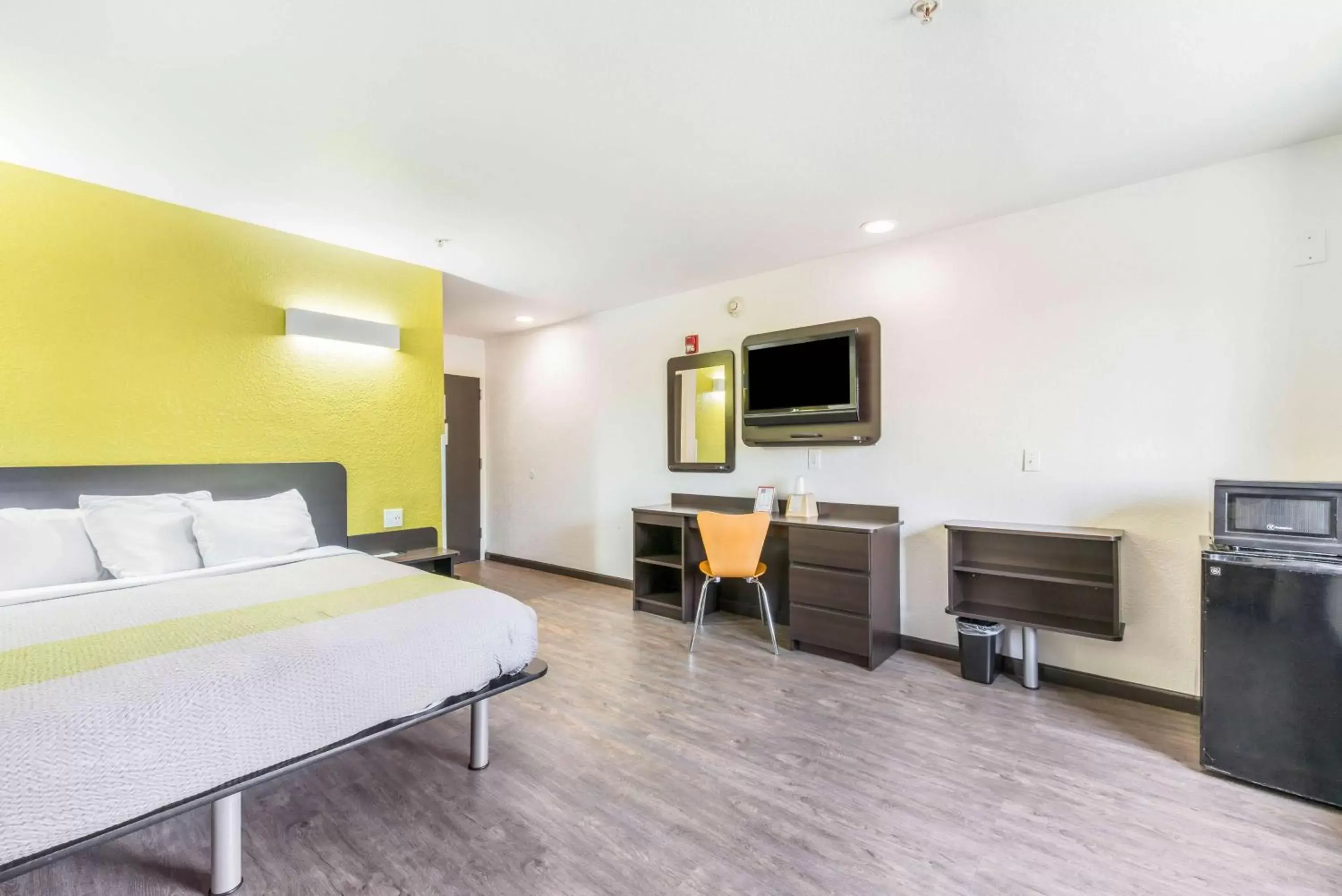 King Room - Non-Smoking in Motel 6-Gastonia Charlotte I-85 King Room - Non-Smoking in Motel 6-Gastonia Charlotte I-85