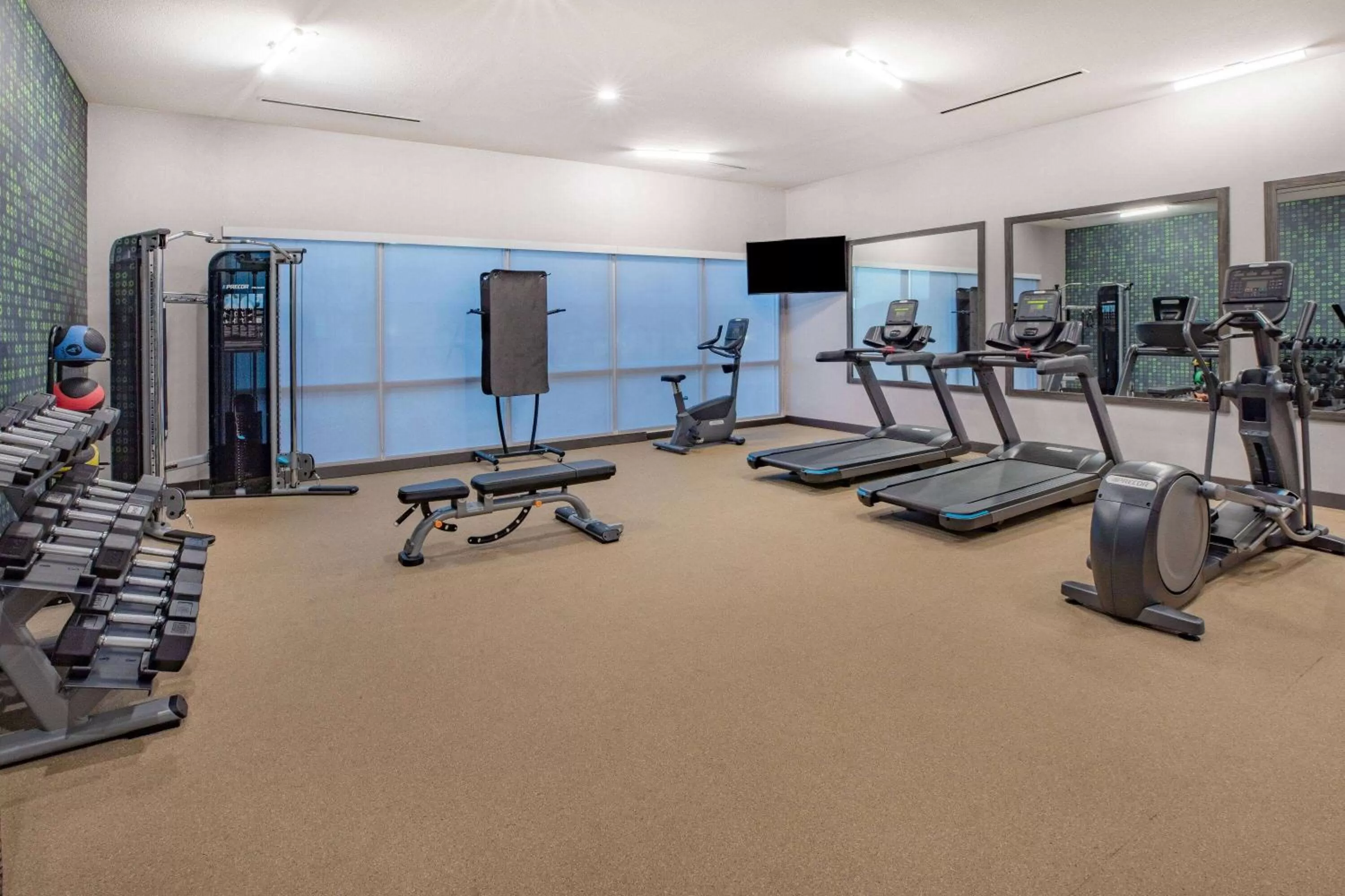 Fitness centre/facilities in La Quinta Inn & Suites by Wyndham Galveston North at I-45