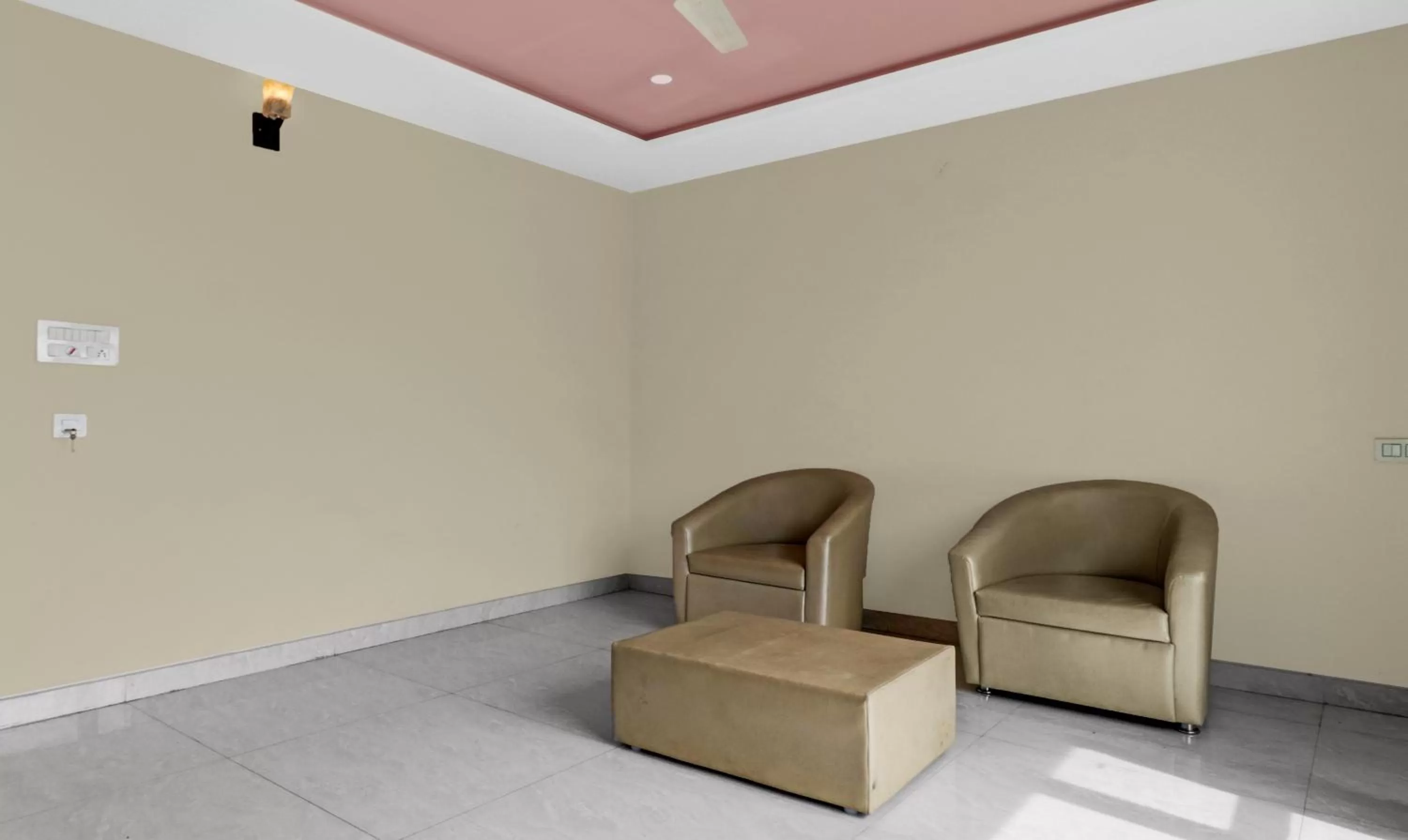 Seating area in Itsy Hotels Kattari Komforts, Chikmagalur
