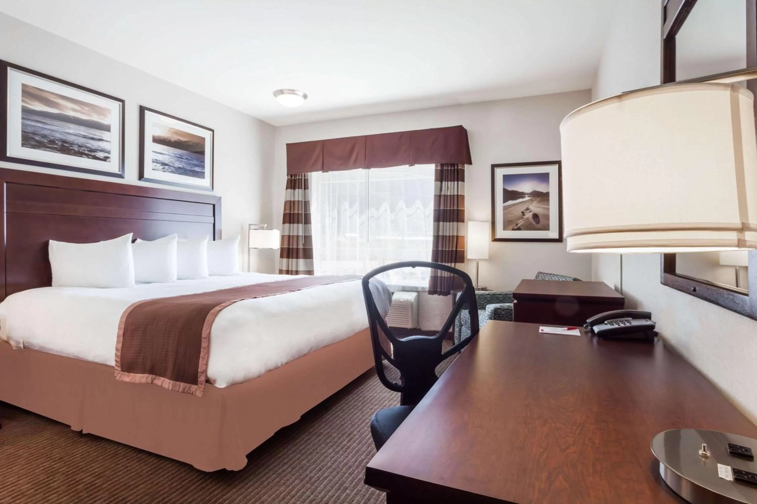 Photo of the whole room, Bed in Ramada by Wyndham Creston