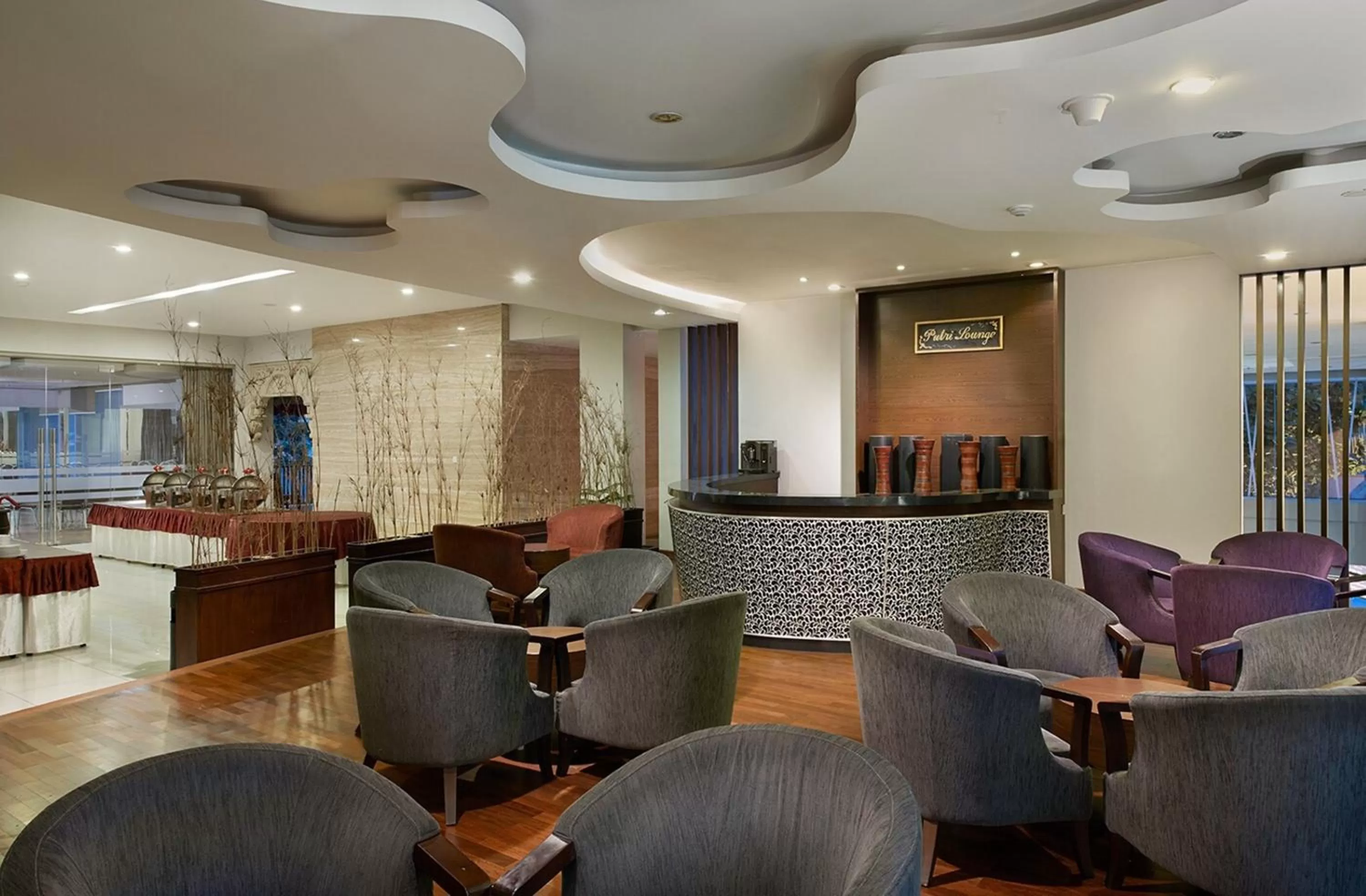 Lounge or bar in Grand Cakra Hotel Malang