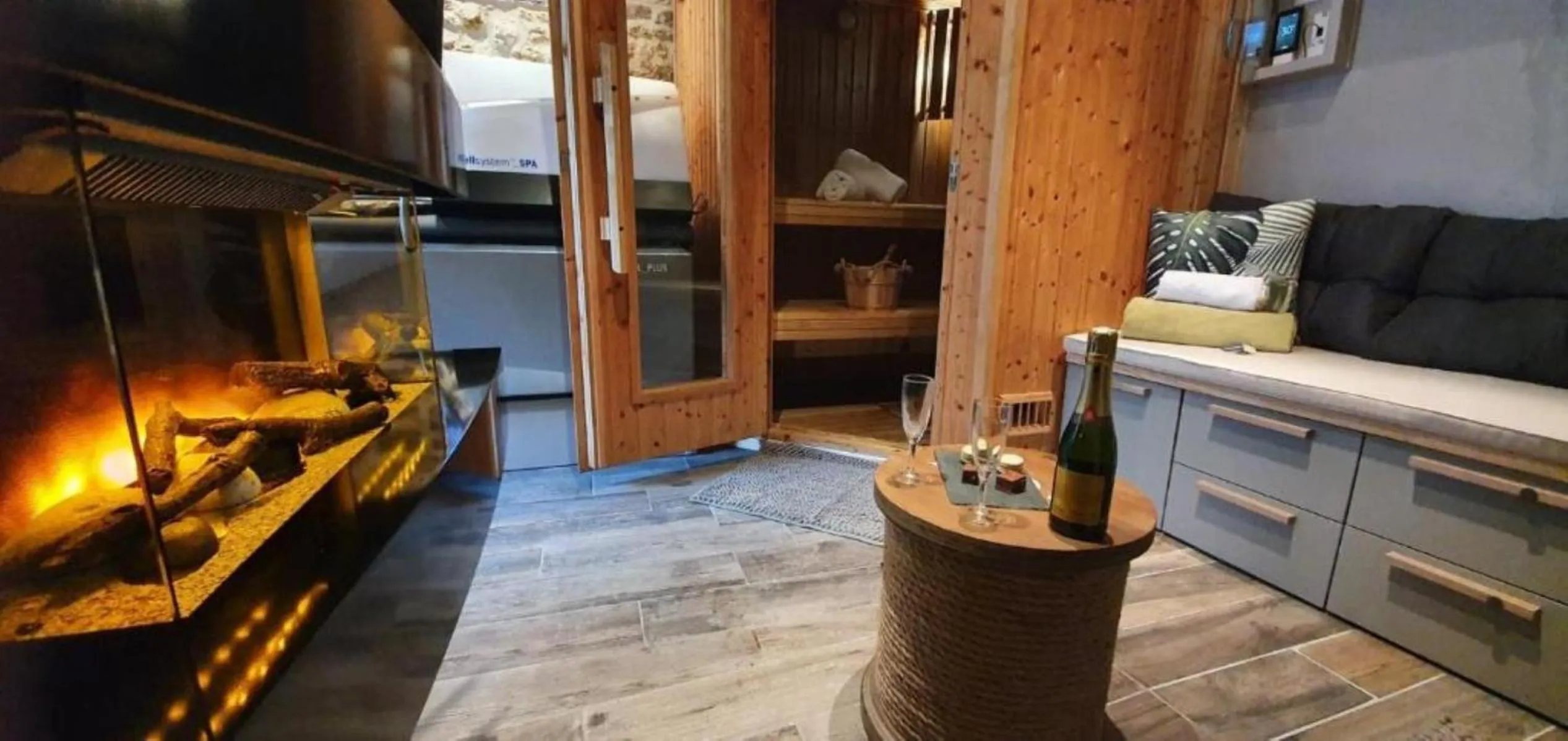 Massage in Le Trophée Boutique Hôtel Spa- La Loggia Appart'hôtel