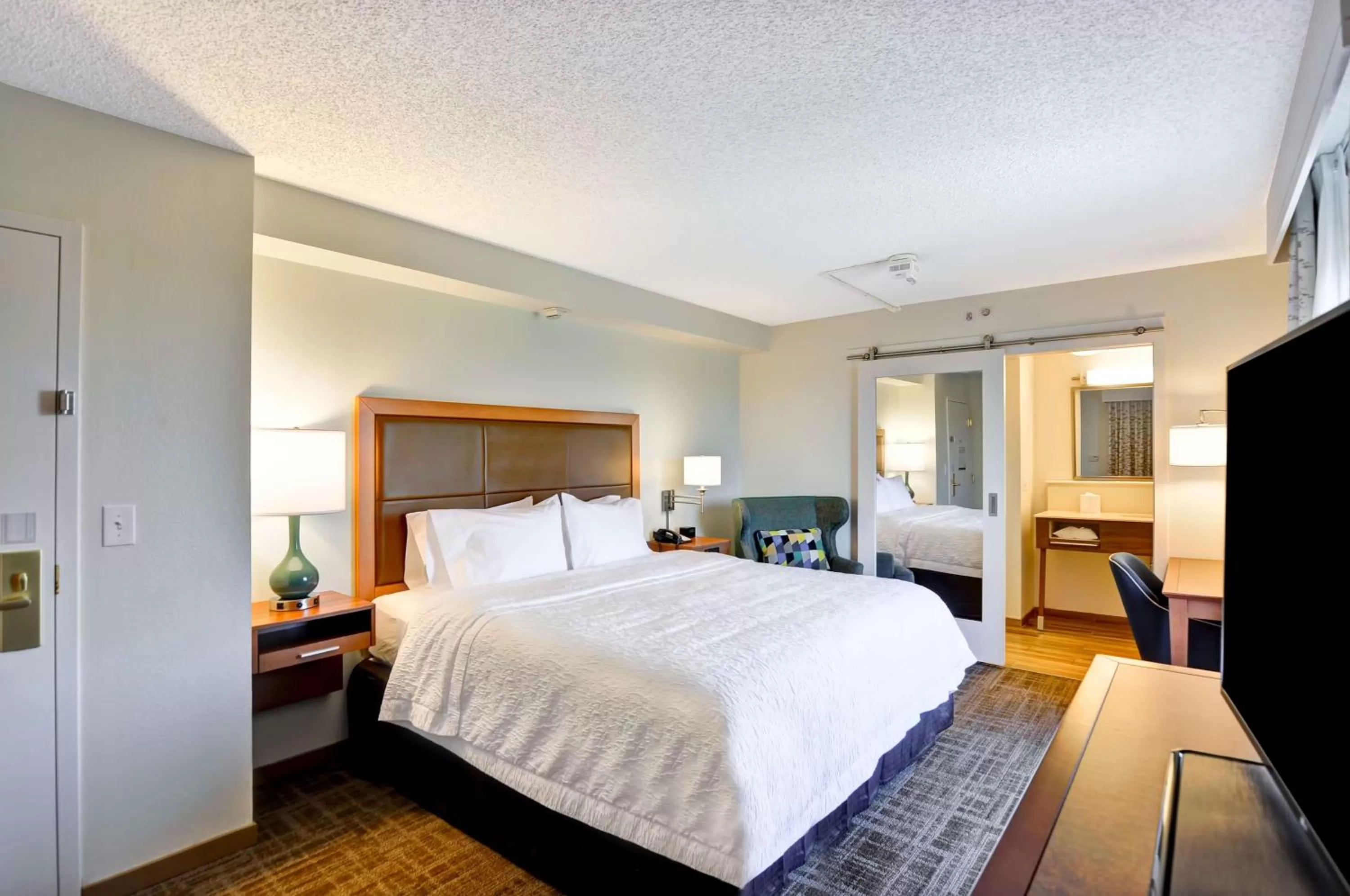 Bedroom, Bed in Hampton Inn Boca Raton