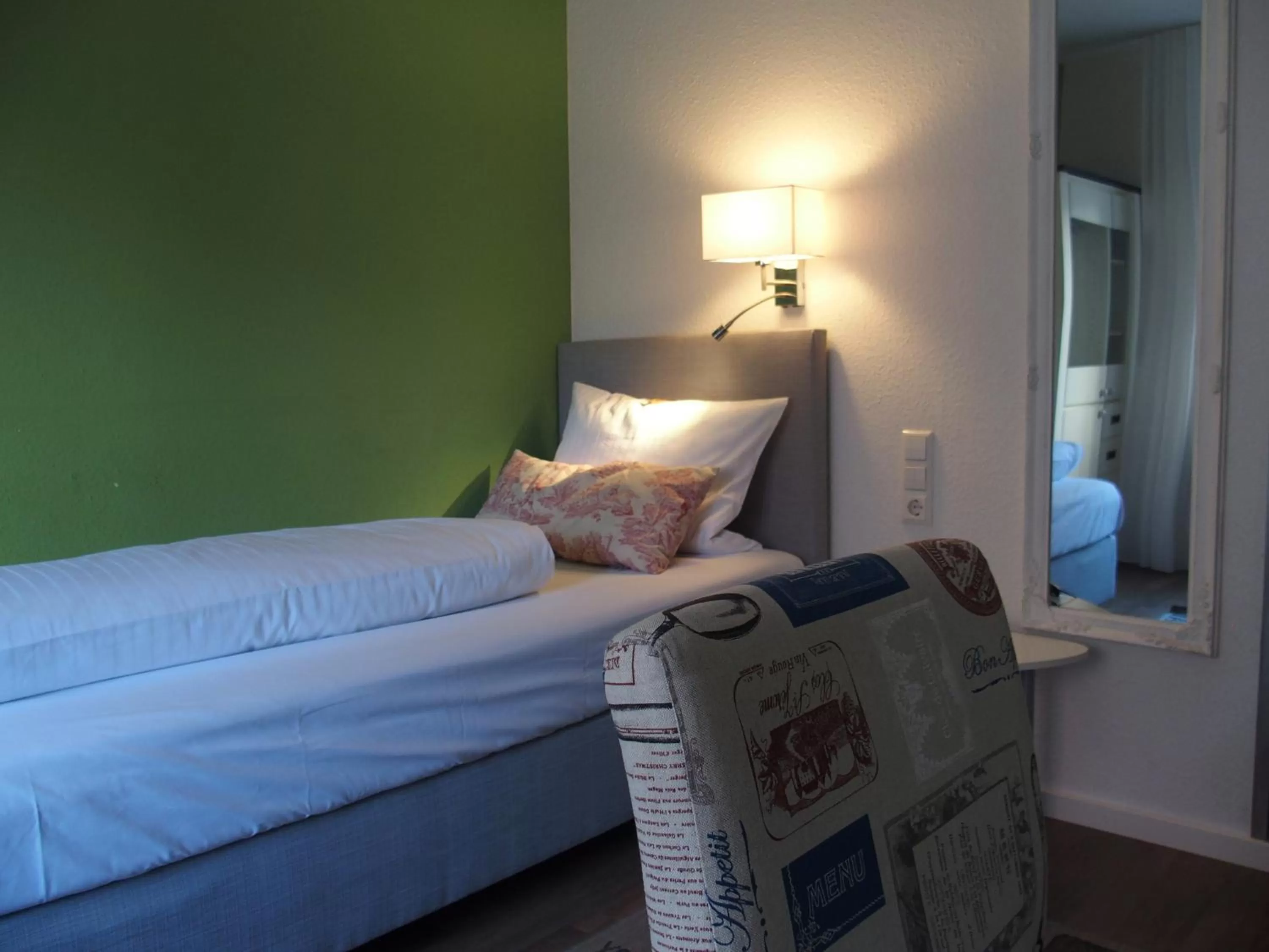 Bed in Hotel Restaurant Grüner Baum und Altes Tor