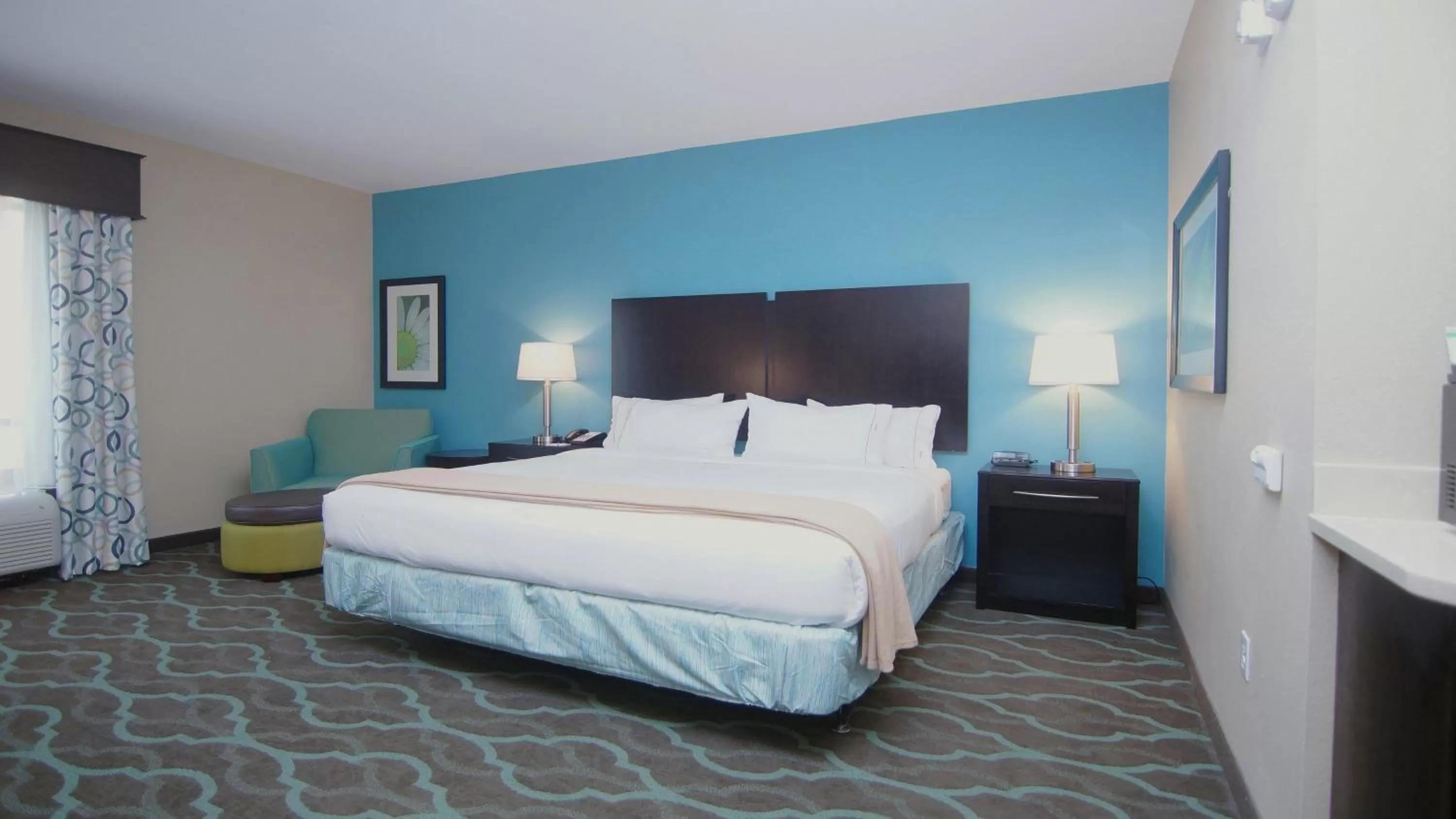 Photo of the whole room, Bed in Holiday Inn Express Hotels & Suites Cuero by IHG