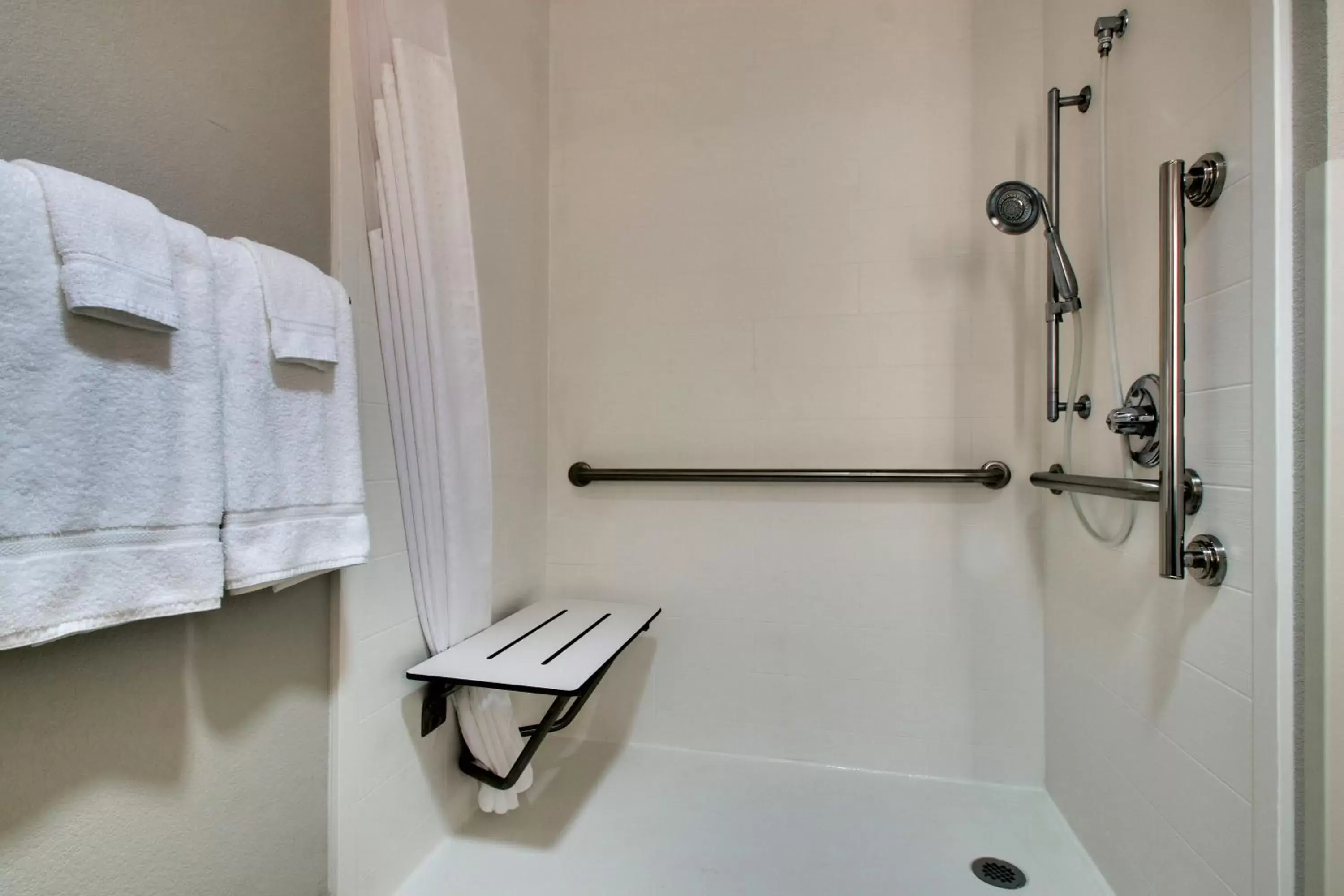 King Room - Hearing Accessible - Roll-in Shower in Holiday Inn Express Hotel & Suites Cedar Rapids I-380 at 33rd Avenue by IHG King Room - Hearing Accessible - Roll-in Shower in Holiday Inn Express Hotel & Suites Cedar Rapids I-380 at 33rd Avenue by IHG