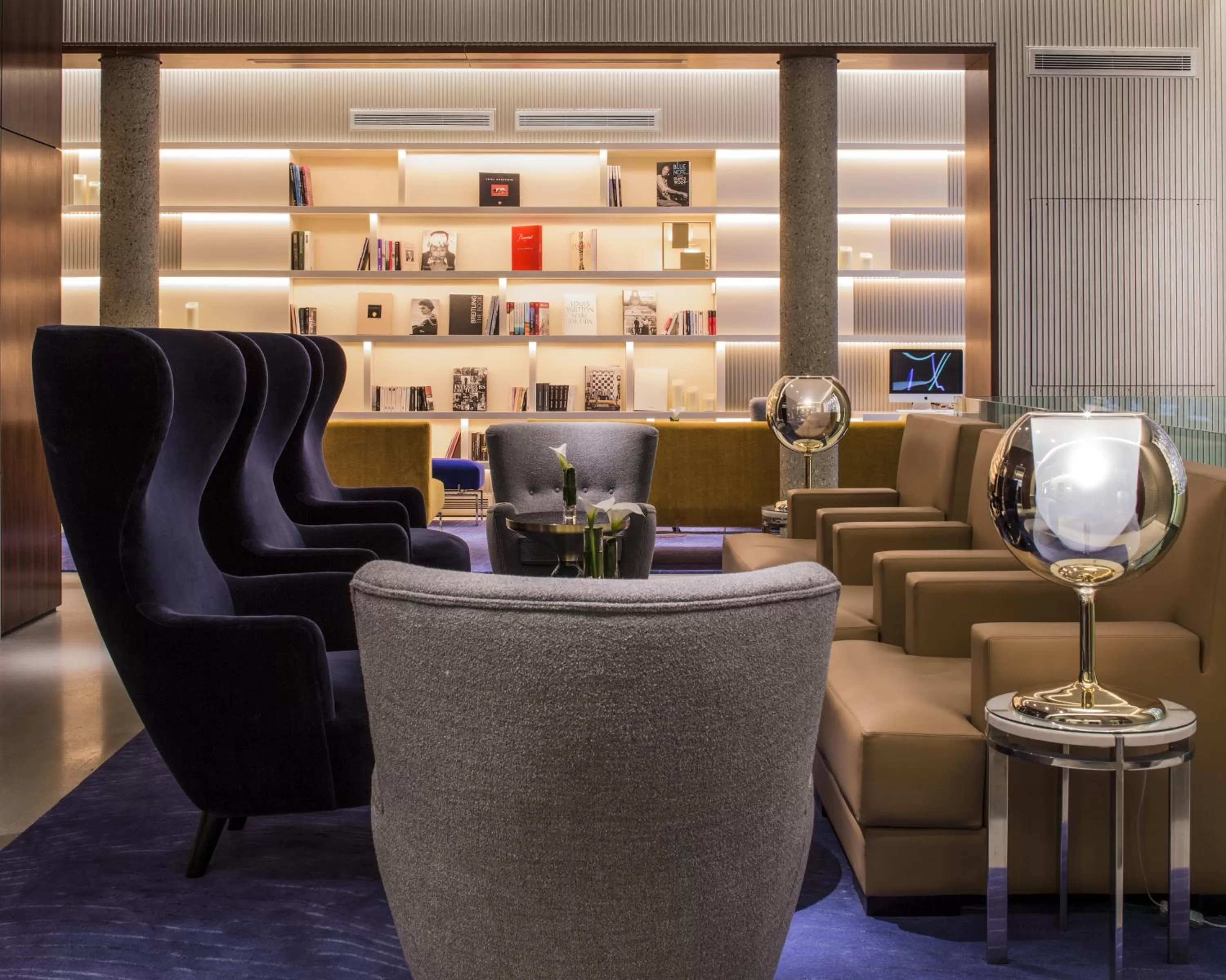 Communal lounge/ TV room in Hotel De Sers Champs Elysees