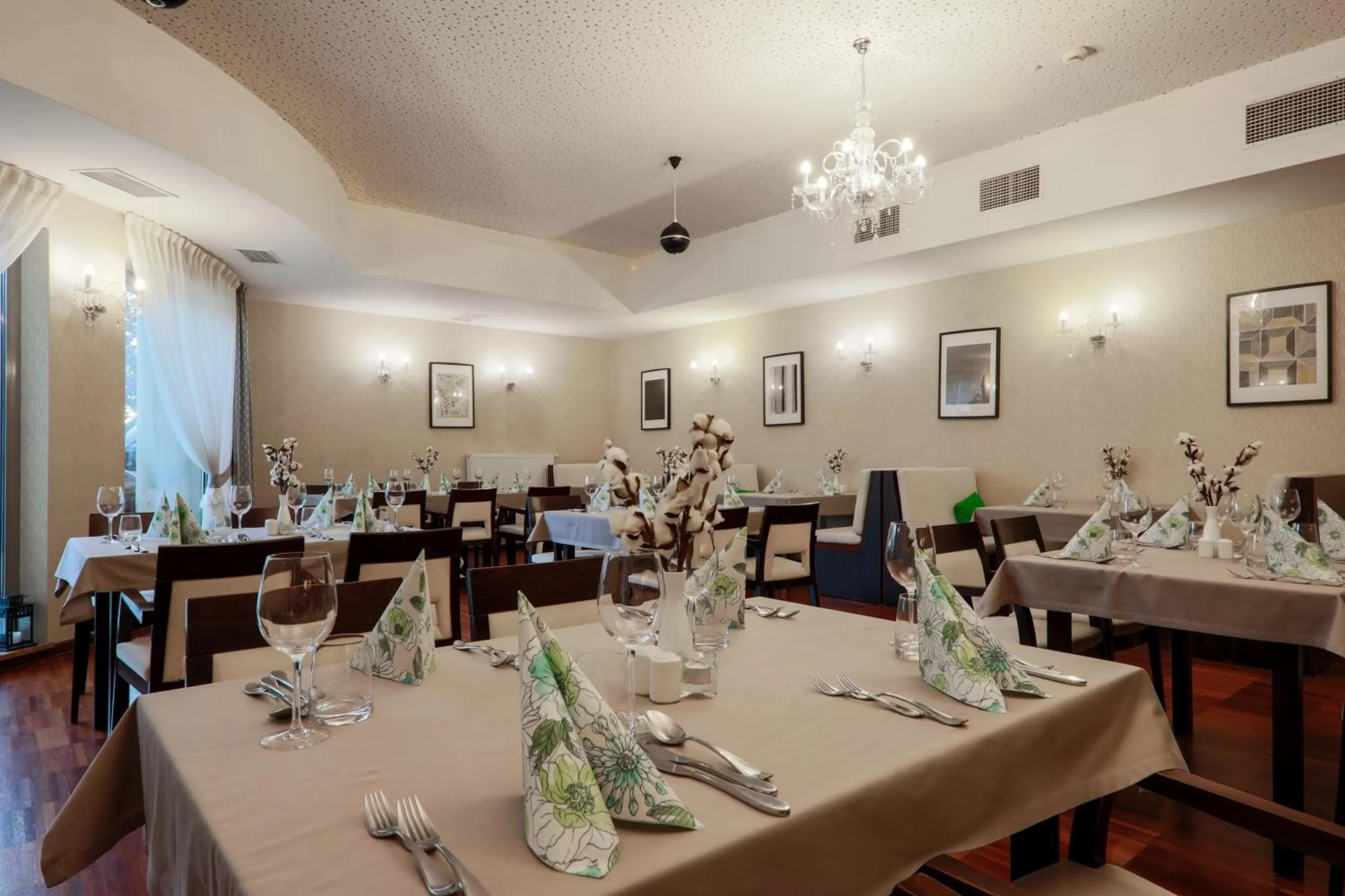 Restaurant/places to eat in Hotel Borowiecki