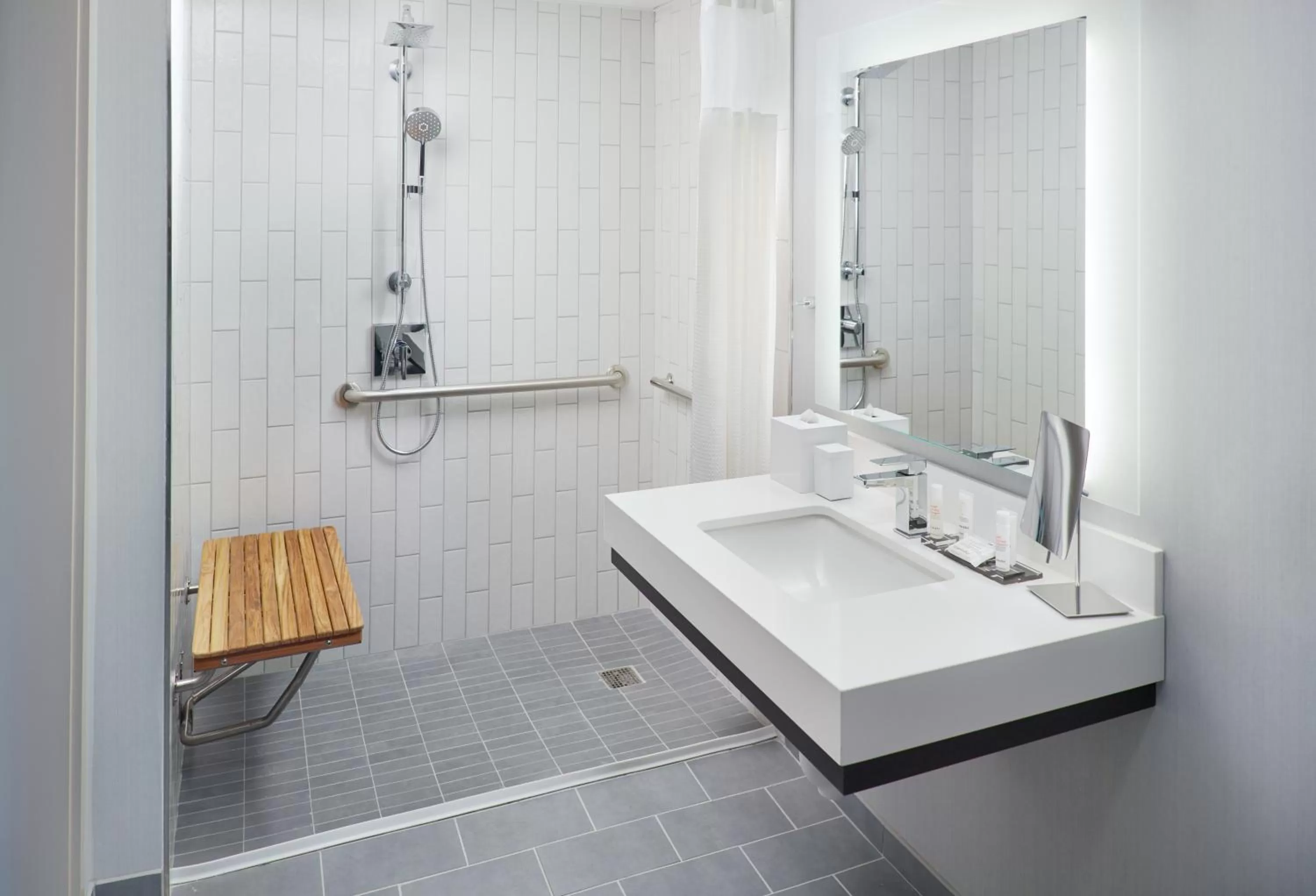 Shower in Marriott Knoxville Downtown