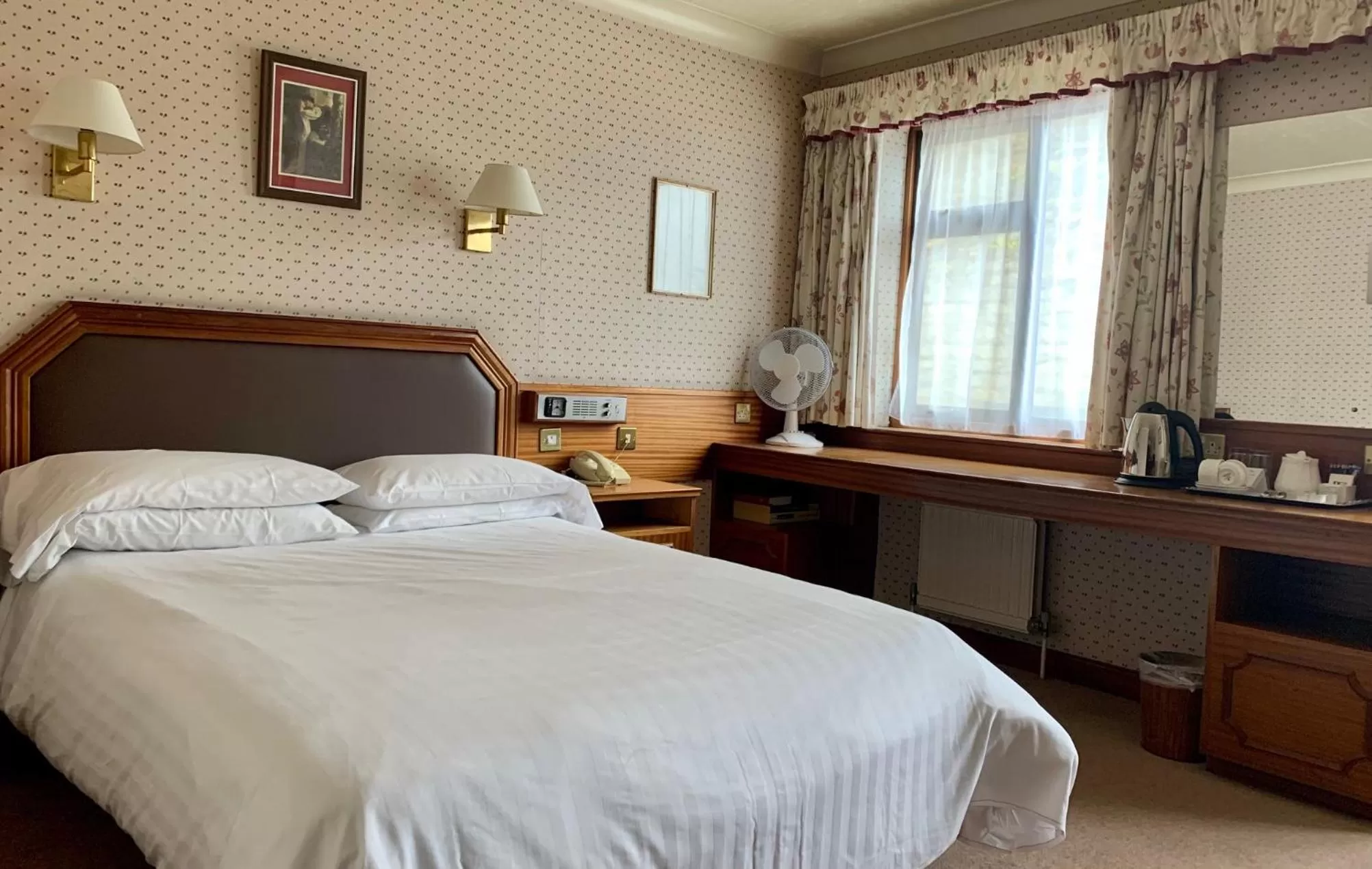 Bed in Littlebury Hotel