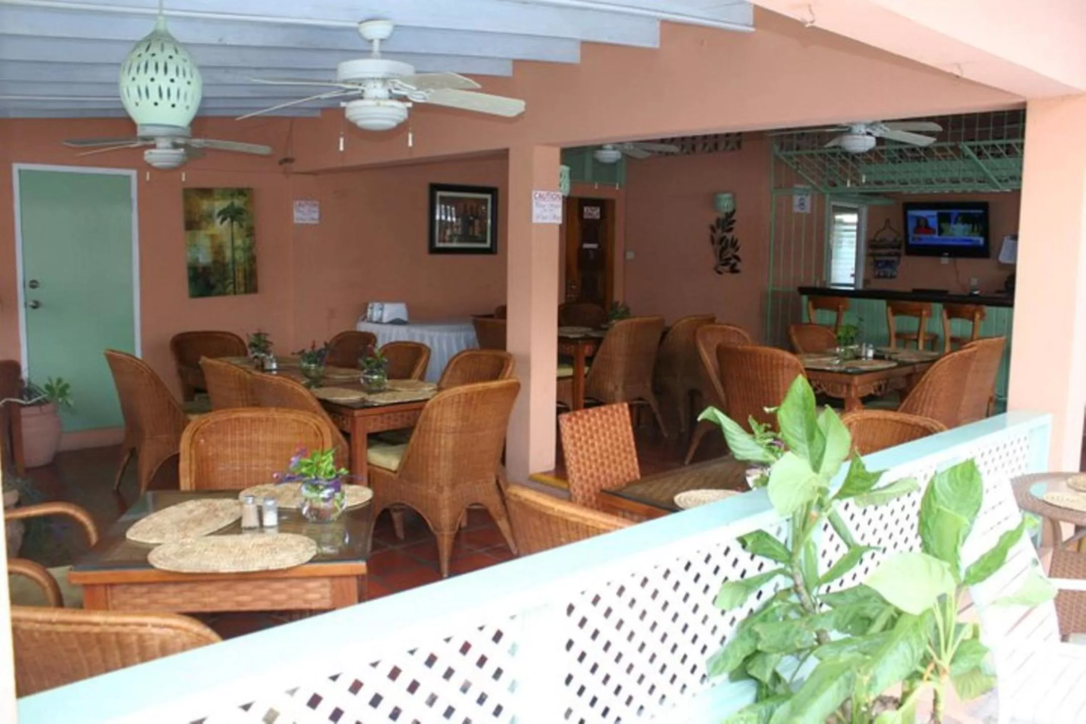 Restaurant/places to eat in Worthing Court Apartment Hotel