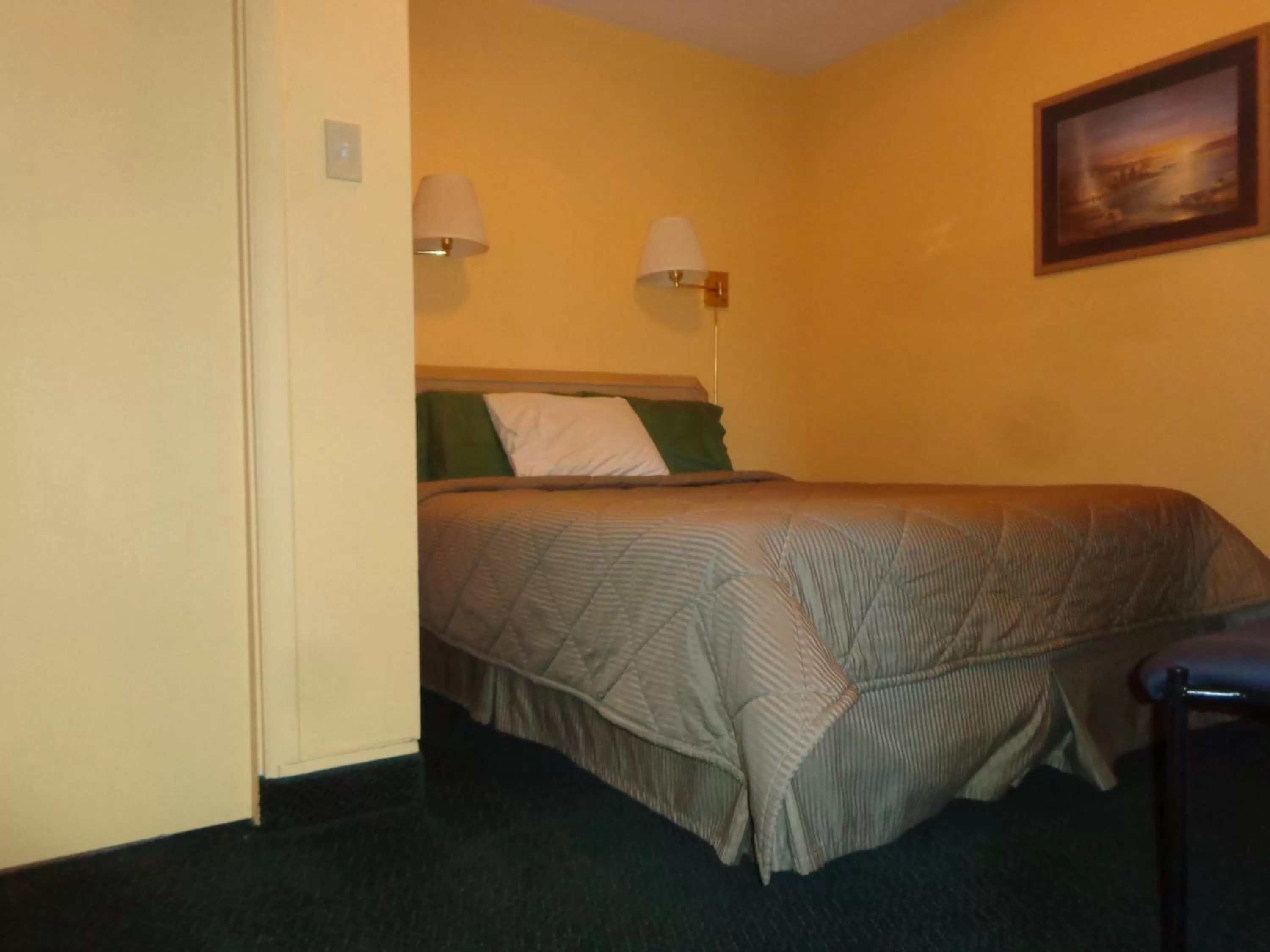 Bedroom, Bed in Western Motel