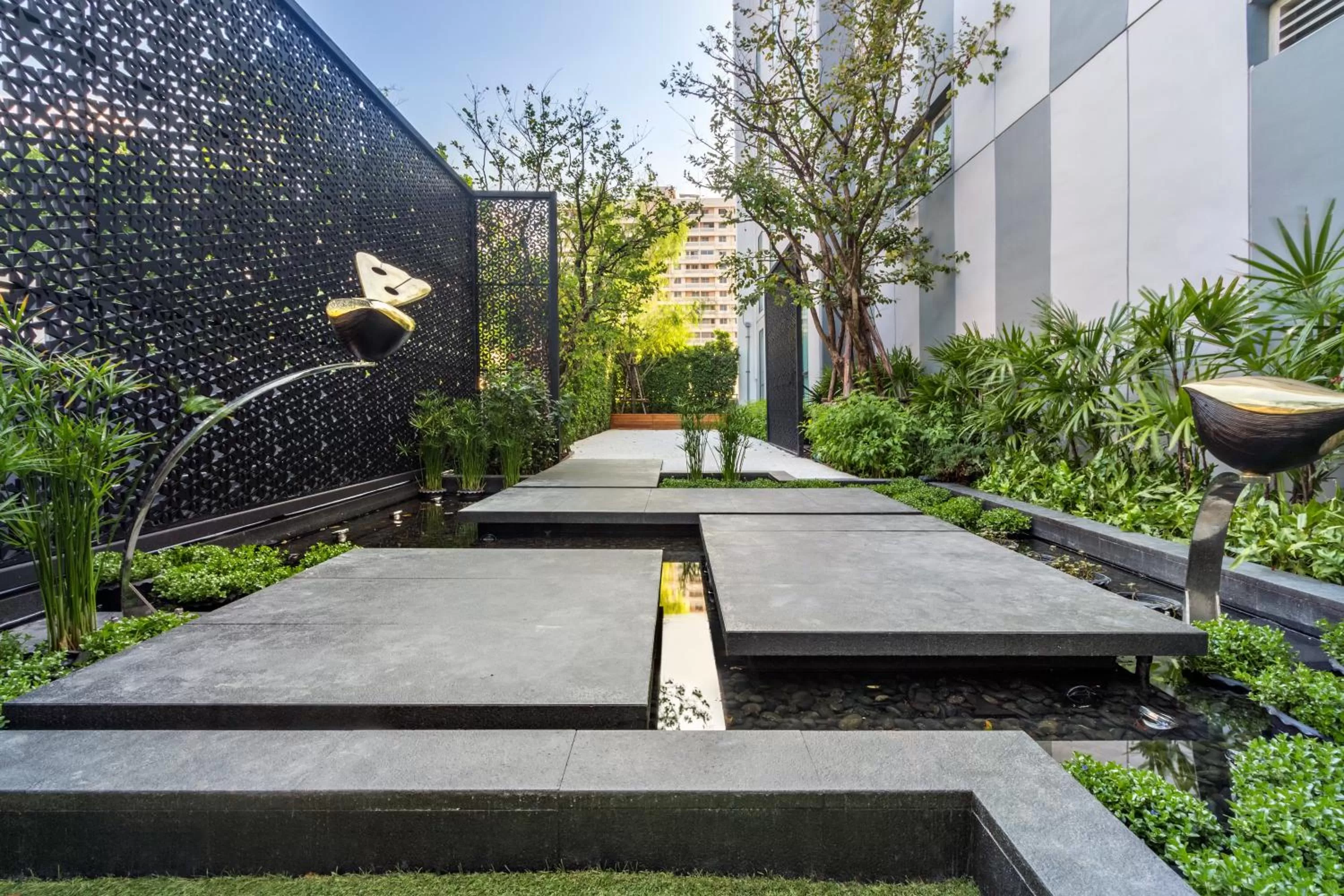 Fitness centre/facilities in Holiday Inn Express Bangkok Soi Soonvijai by IHG