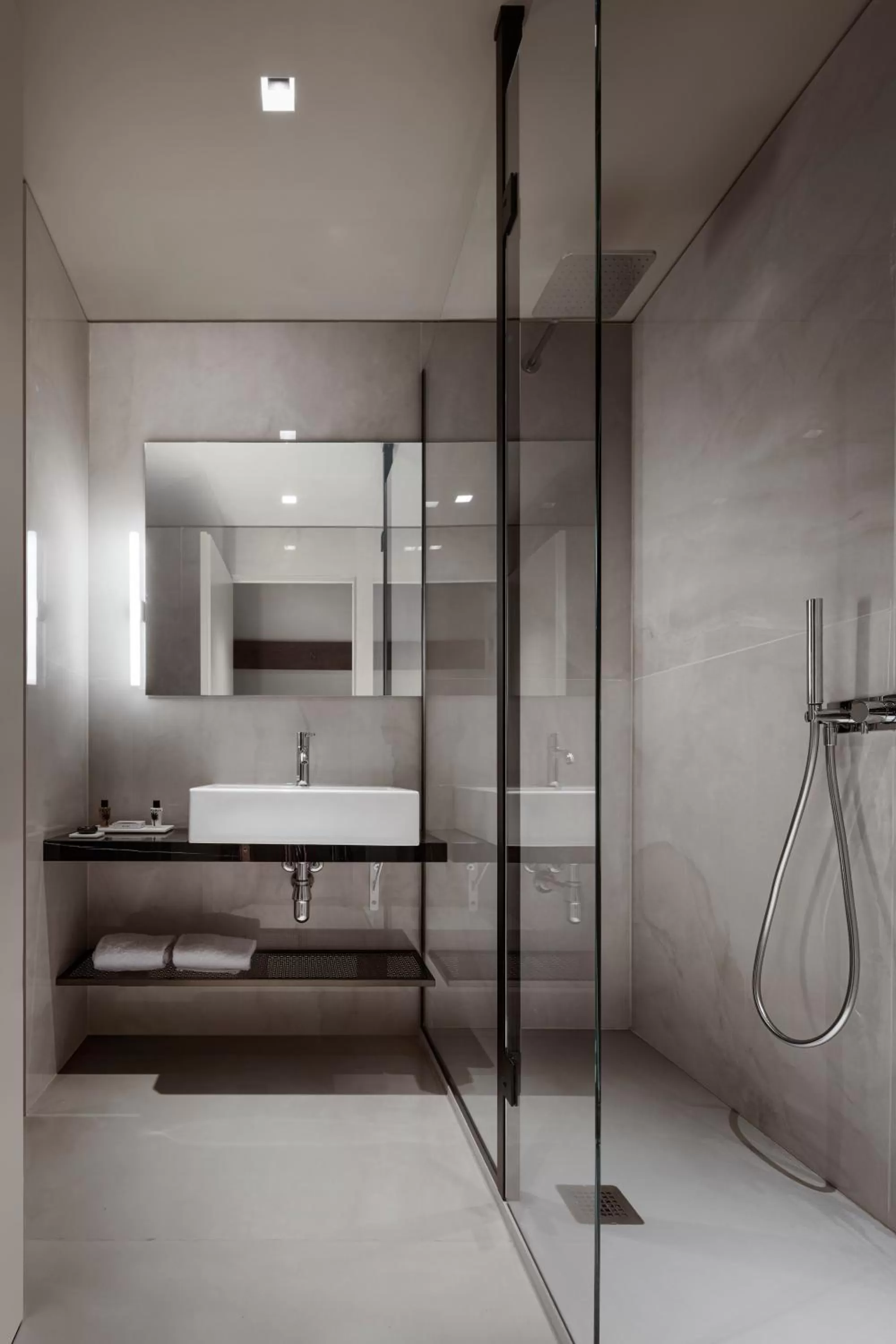 Shower in Speronari Suites