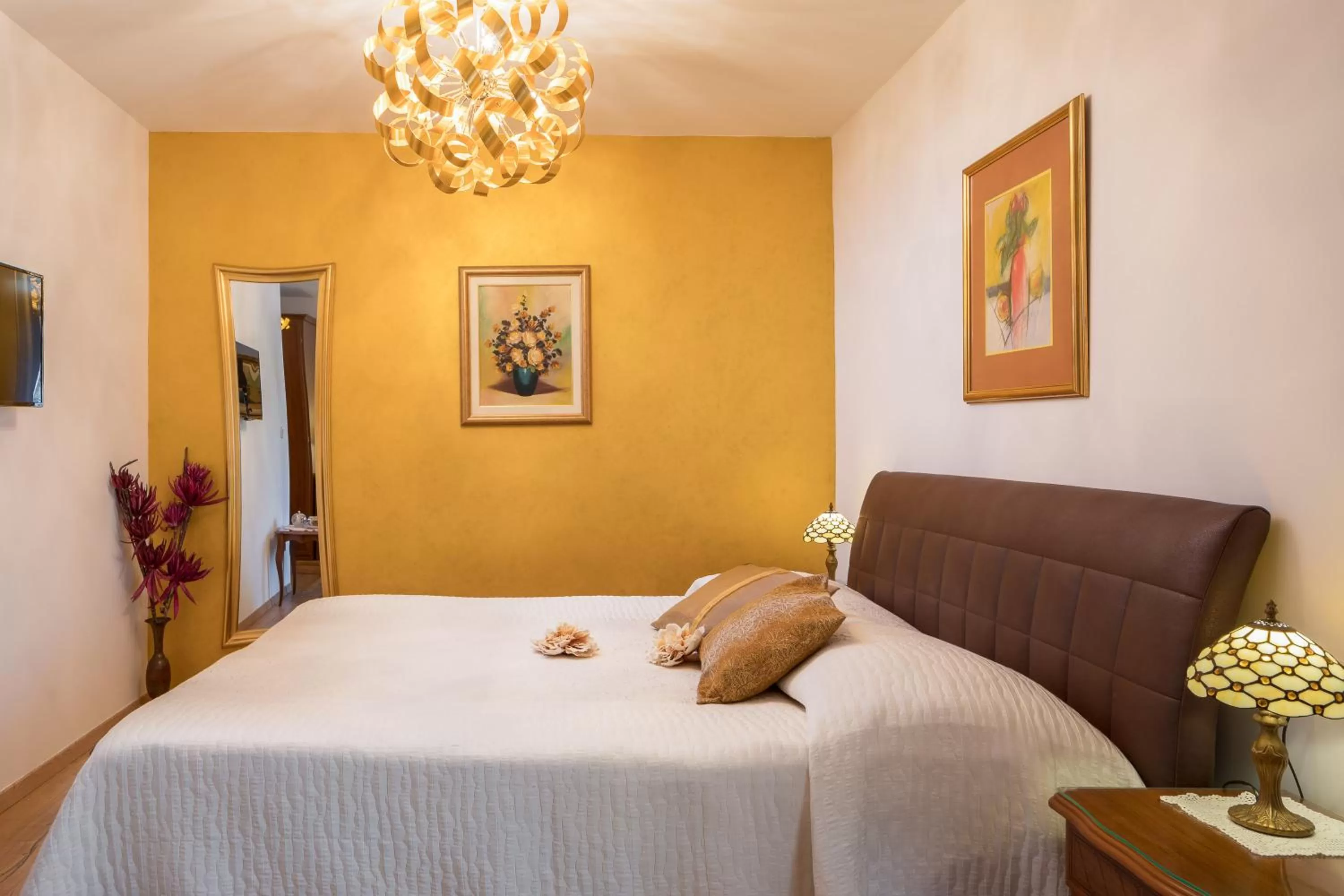 Bed in Romantic Luxury Rooms