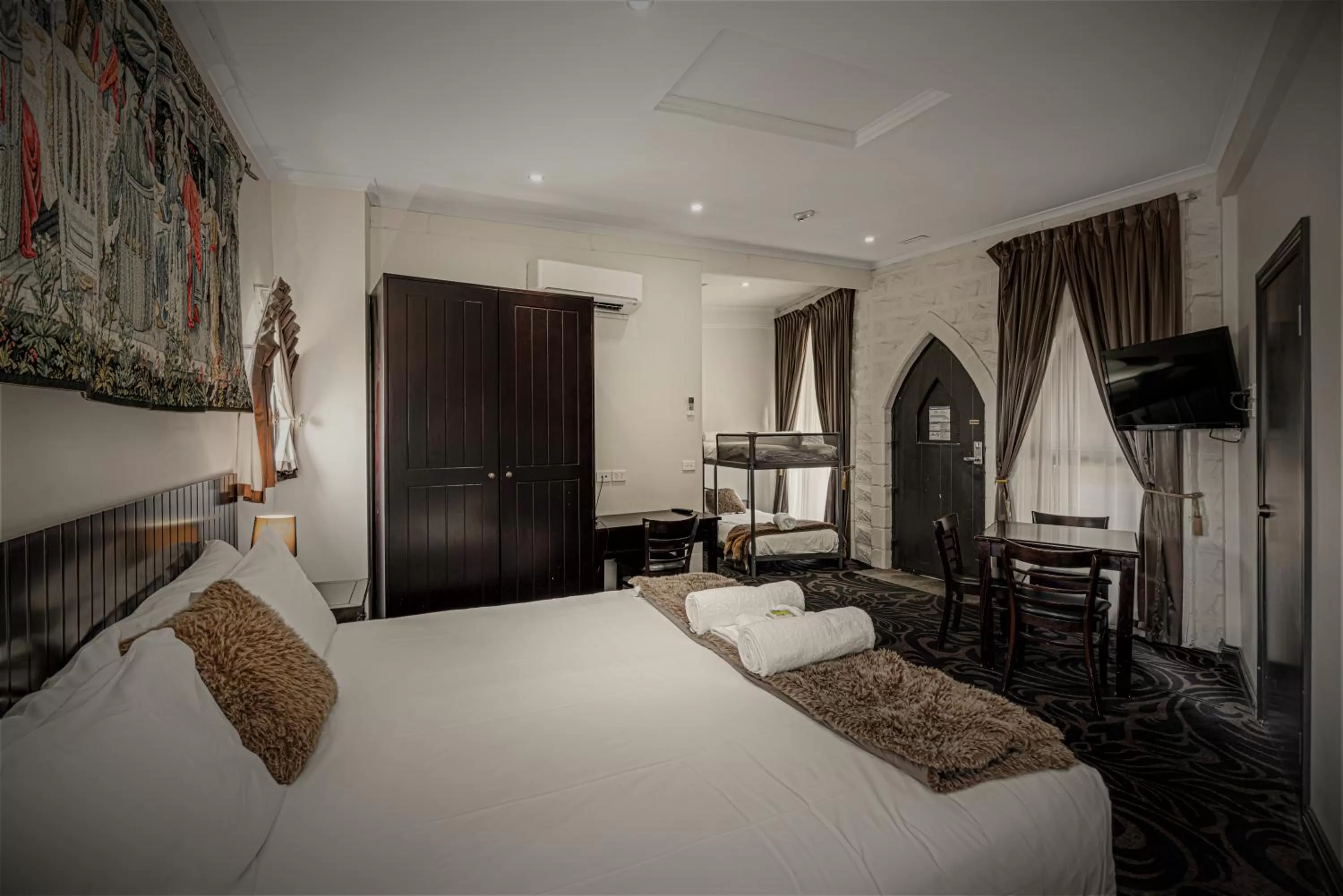 Bed in Big4 Kryal Castle Holiday Park Ballarat