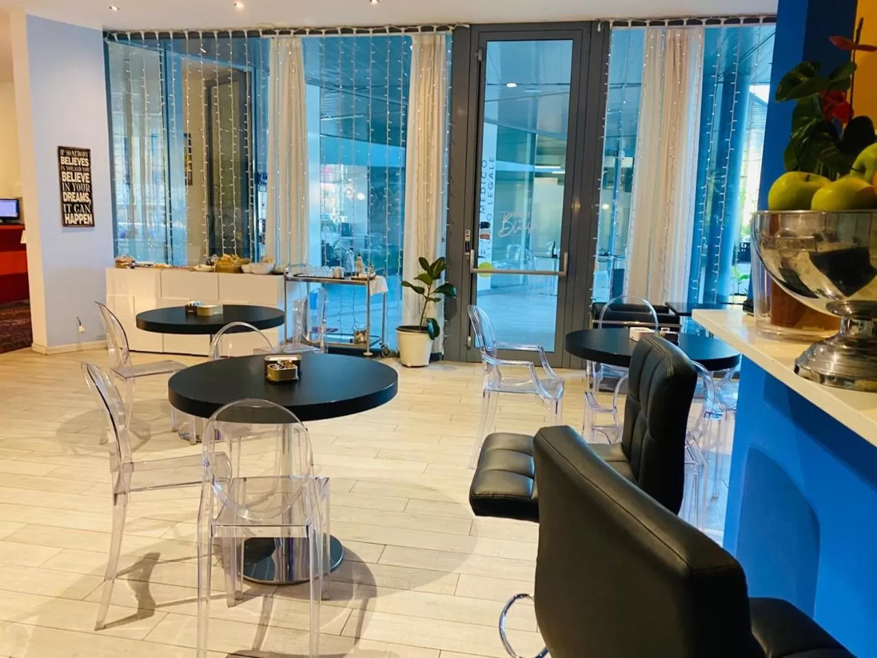 Lounge or bar in Blue Shades Hotel