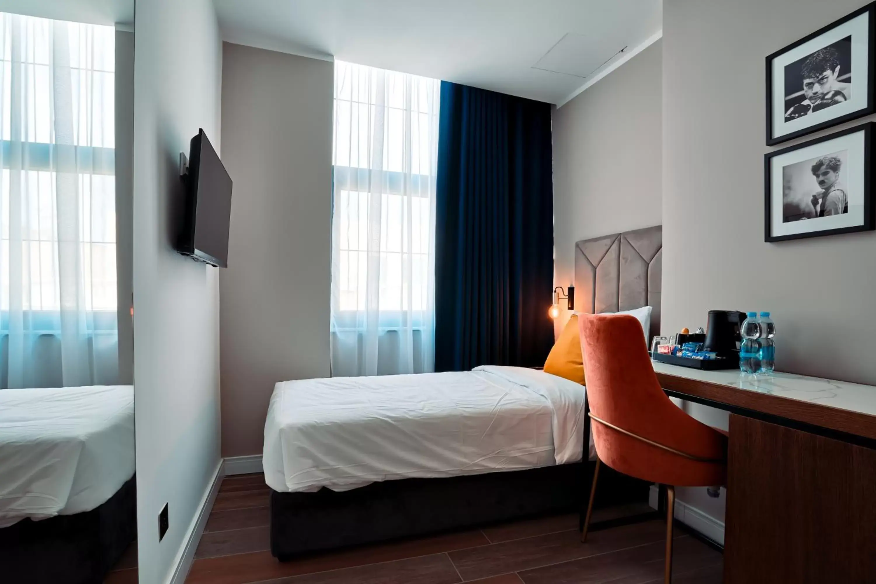 Single Room with Private Bathroom in Cinematique Single Room with Private Bathroom in Cinematique