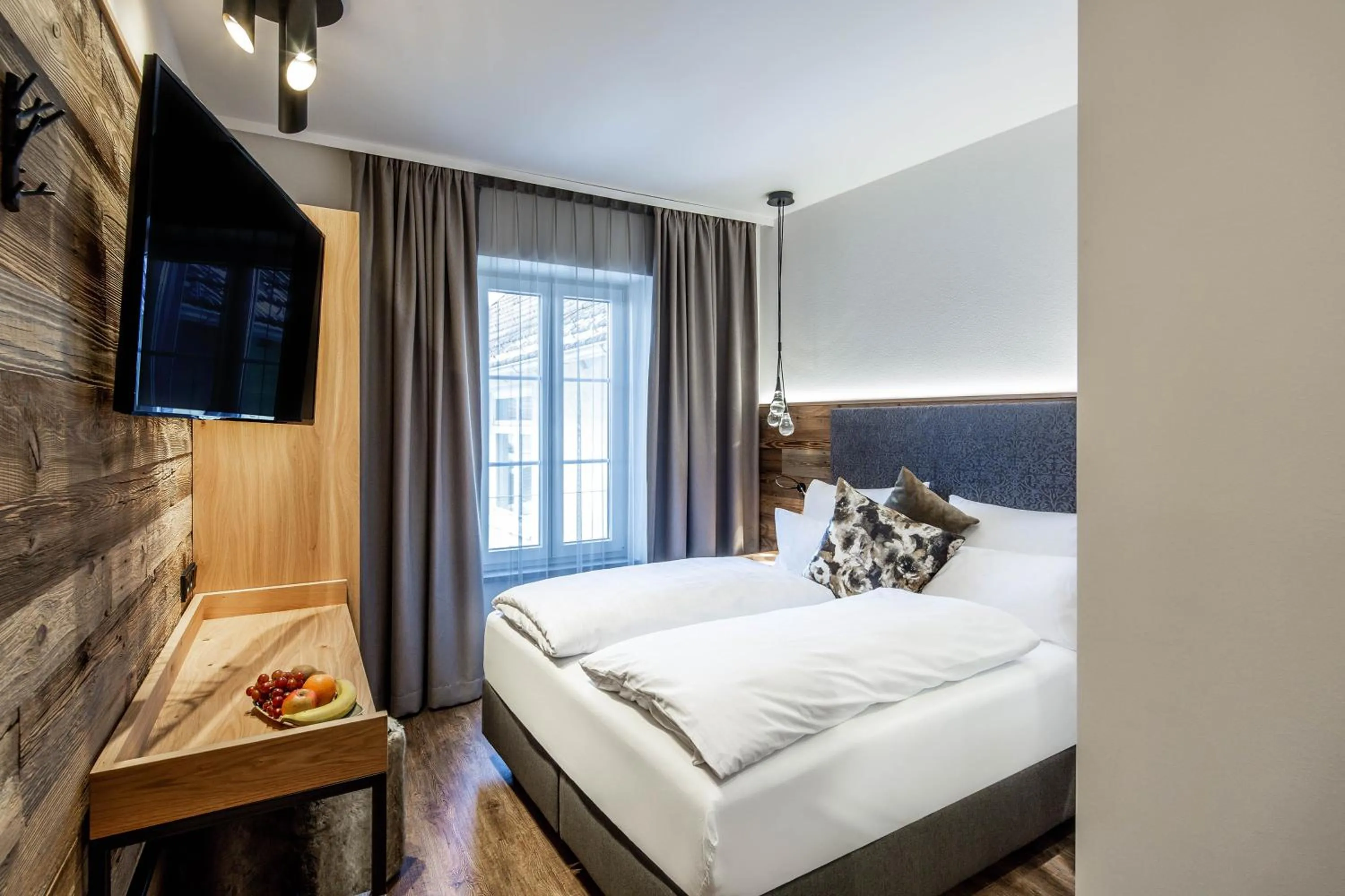 Photo of the whole room, Bed in Hotel Zum Stemplinger Hansl