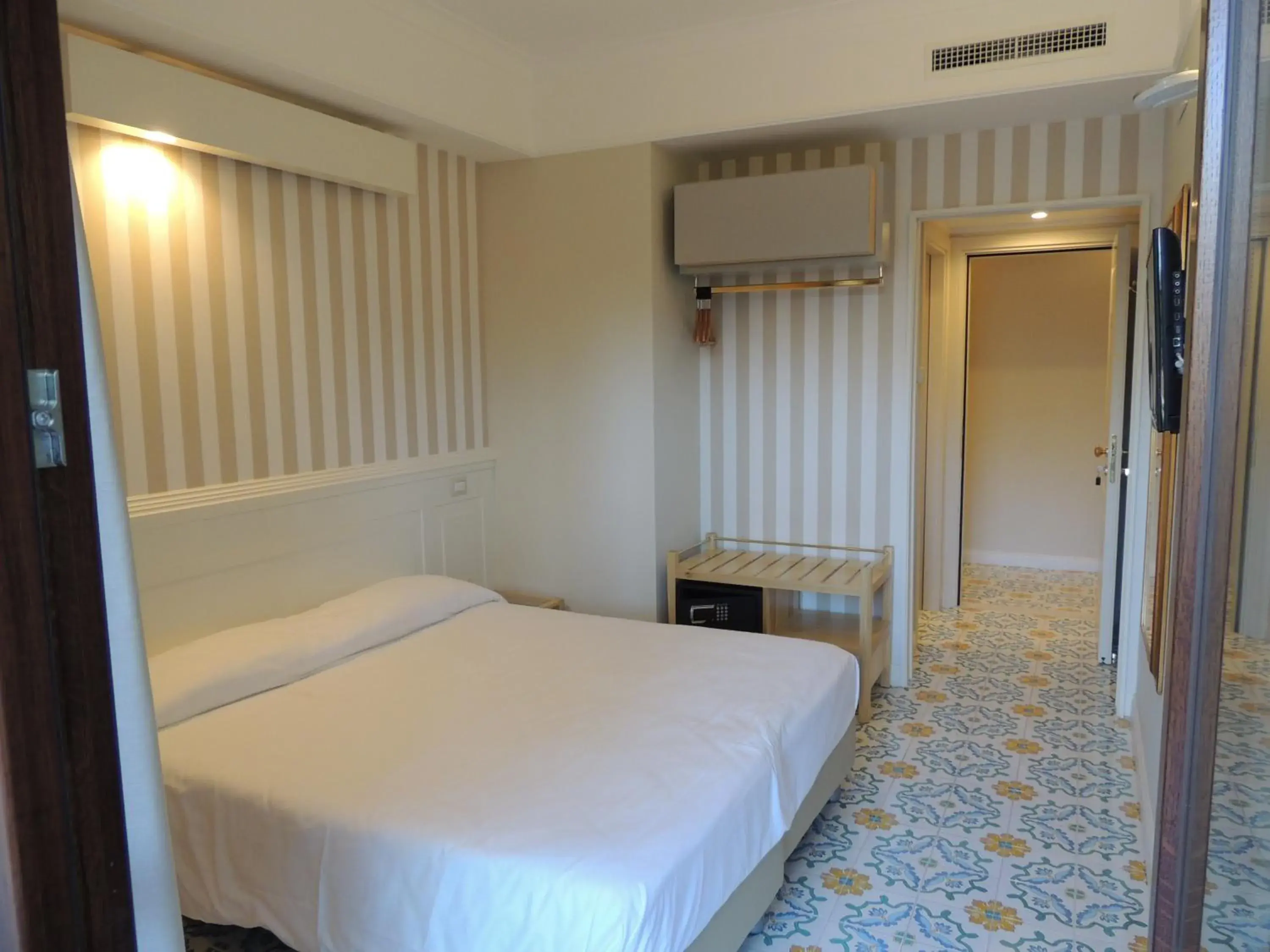 Double Room with Balcony in Hotel Zeus Double Room with Balcony in Hotel Zeus