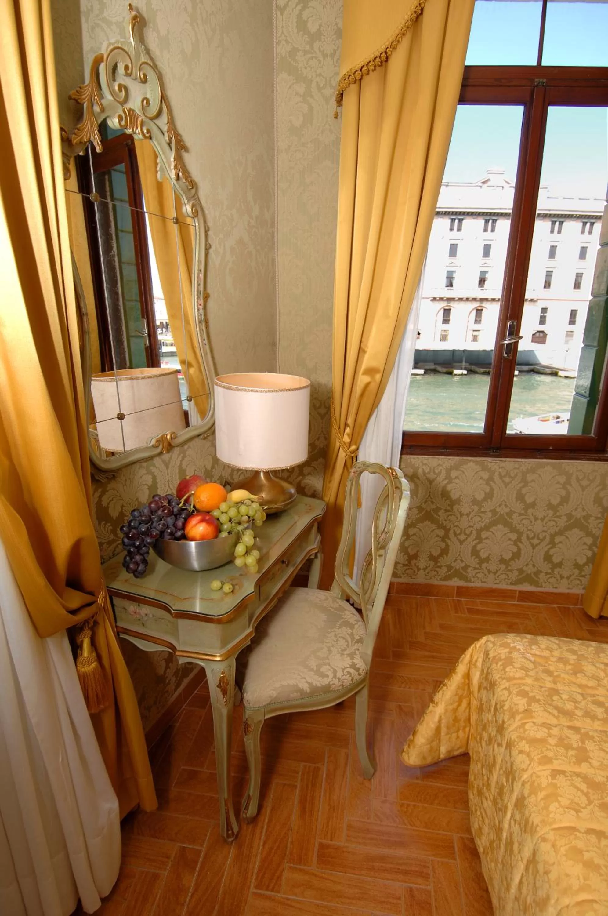 Seating area in Hotel Canal & Walter