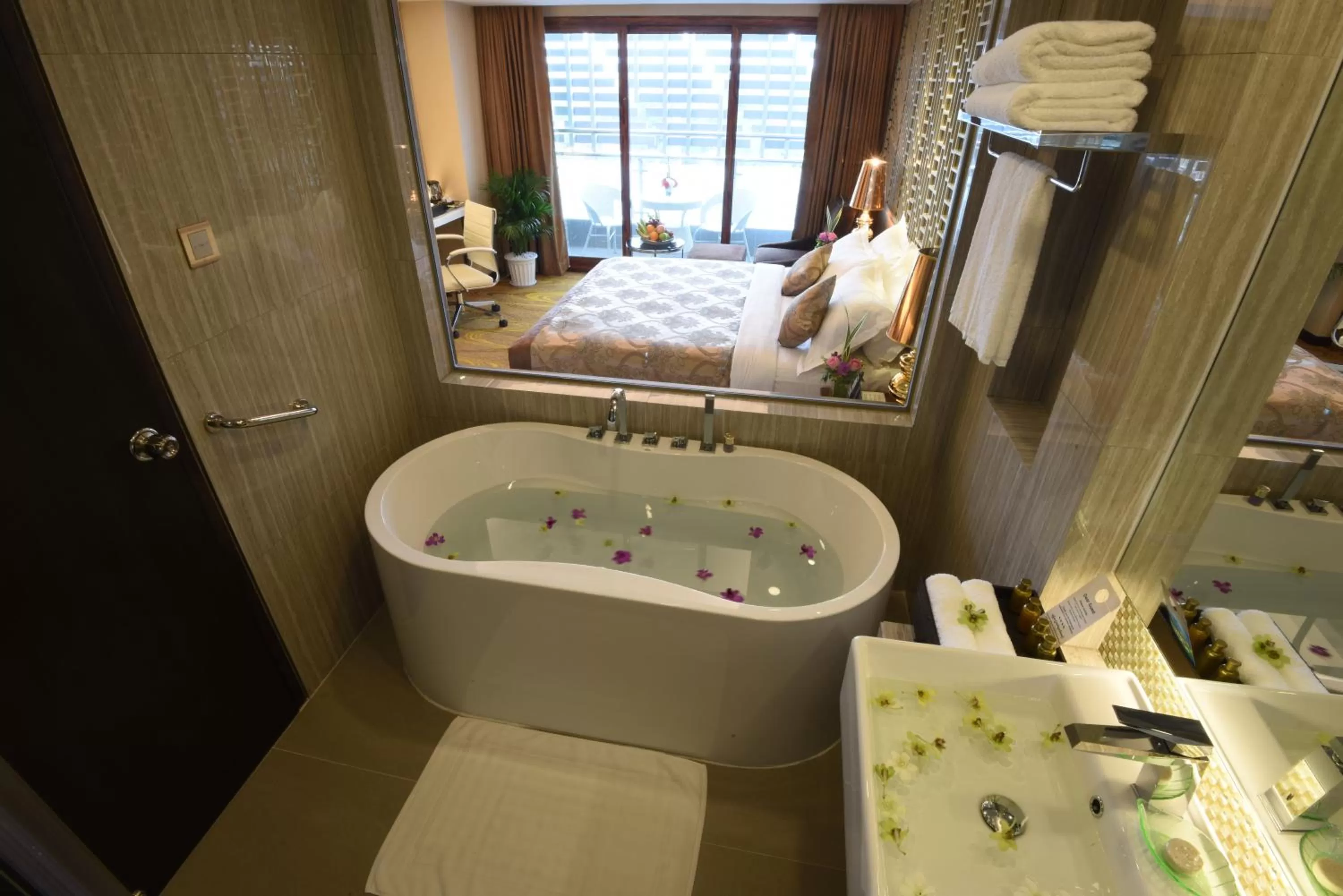 Shower in Best Western Chinatown Hotel