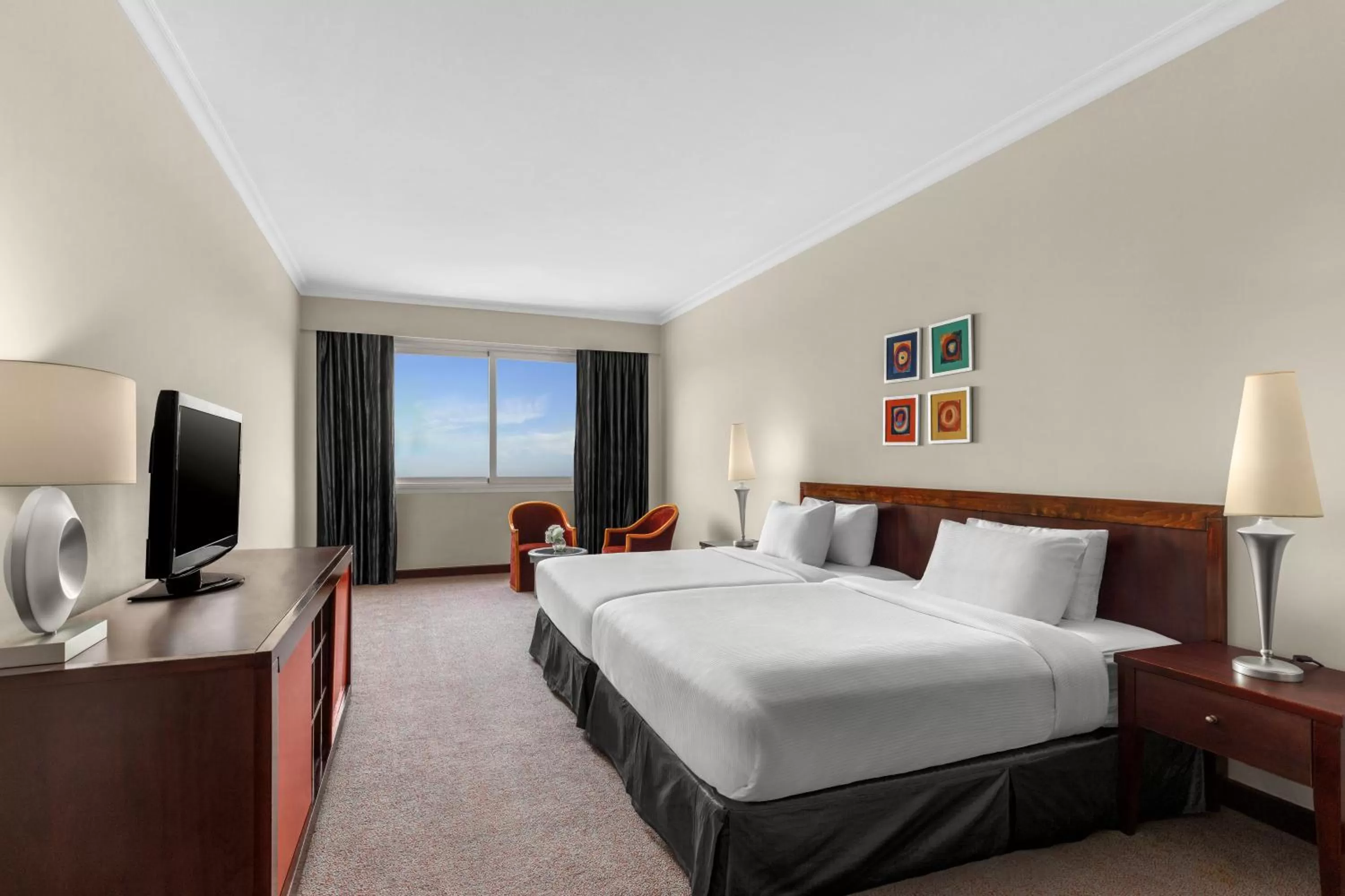 Bed in Hilton Alexandria Green Plaza