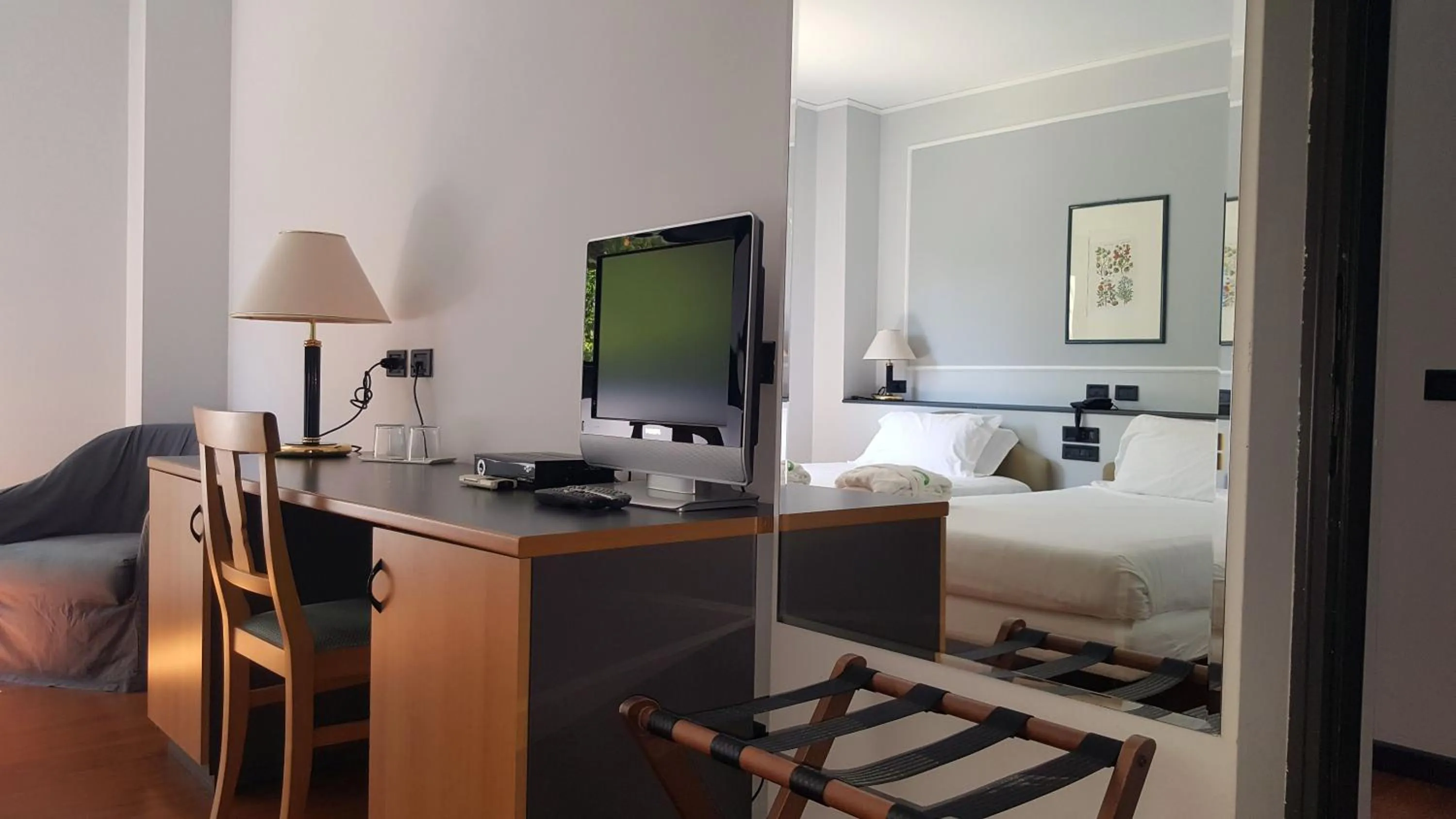 TV and multimedia, Bed in Hotel Mamiani & Relaxing Spa Urbino