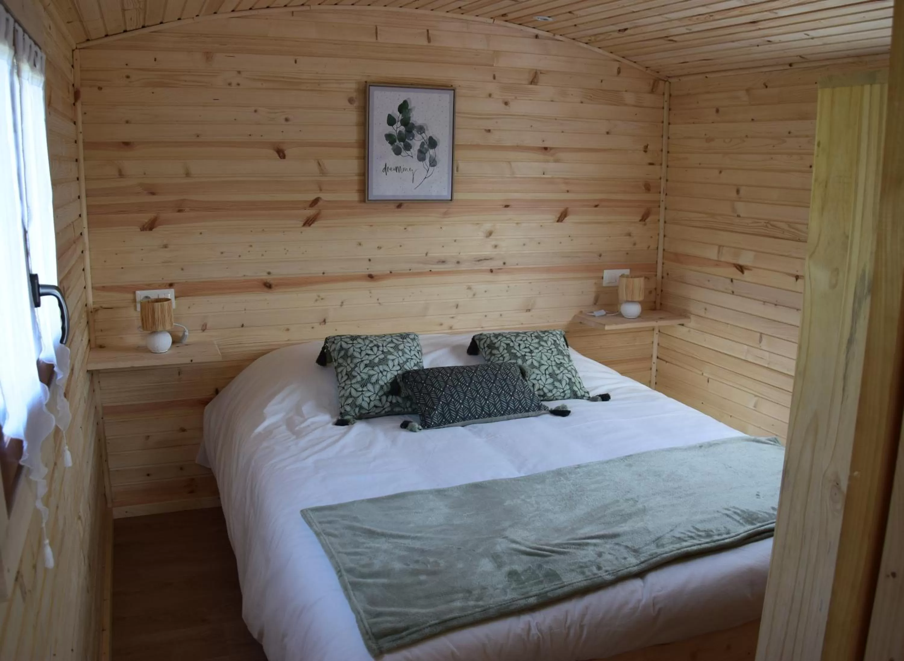 Bedroom, Bed in Les Roulottes des Ris