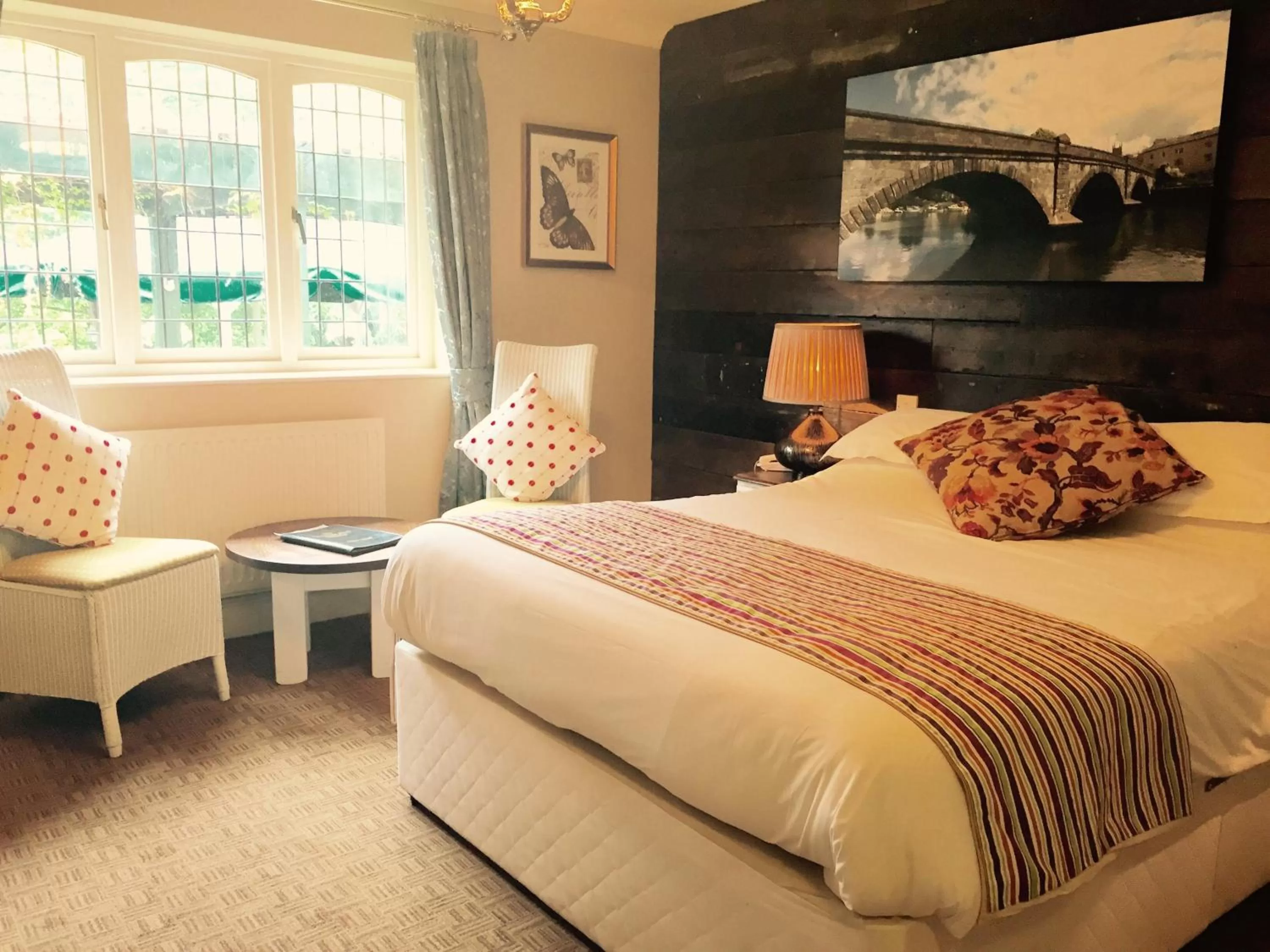 TV and multimedia in The Waterman's Arms