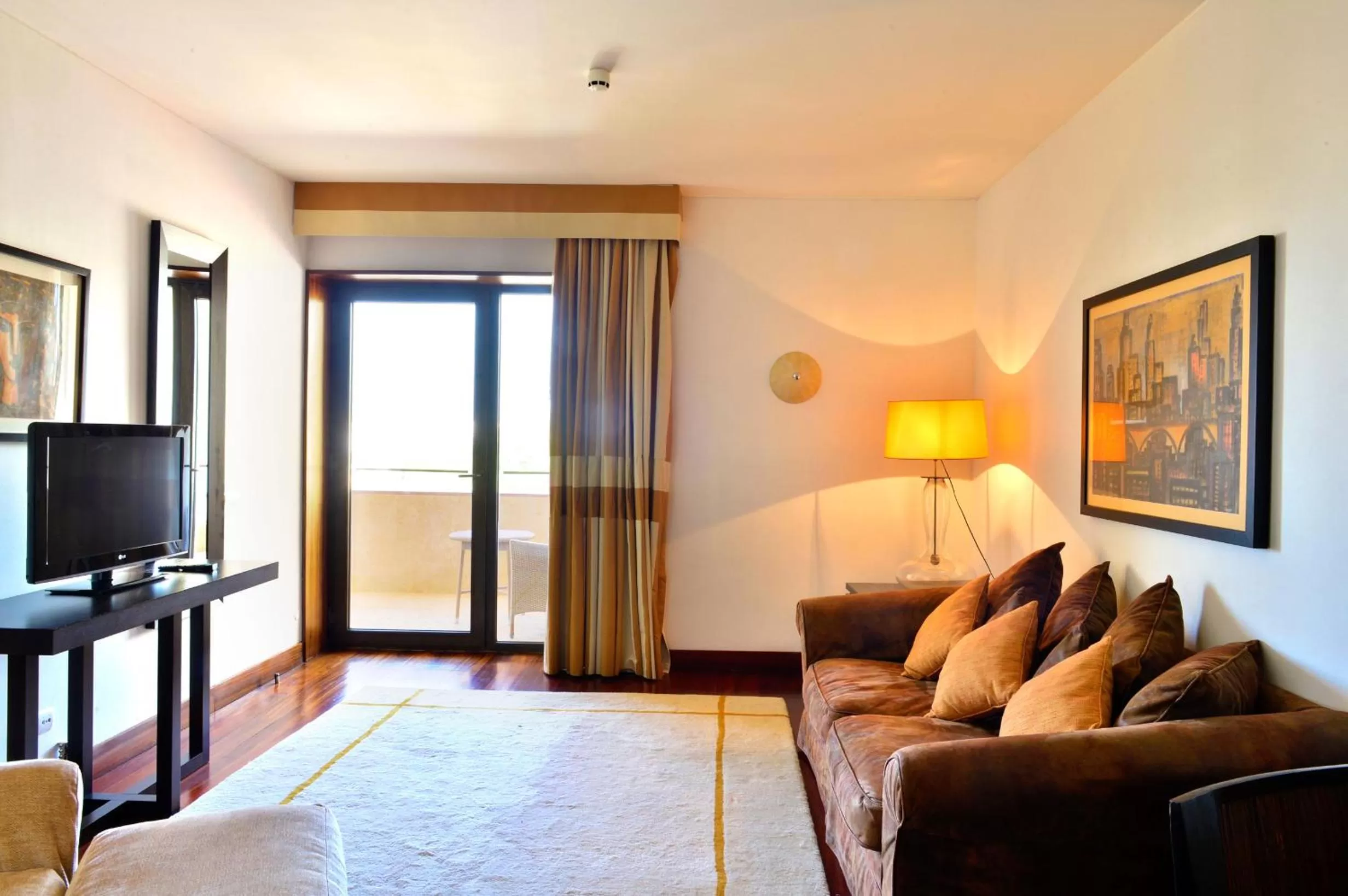 Photo of the whole room, Bed in Pousada Convento de Tavira