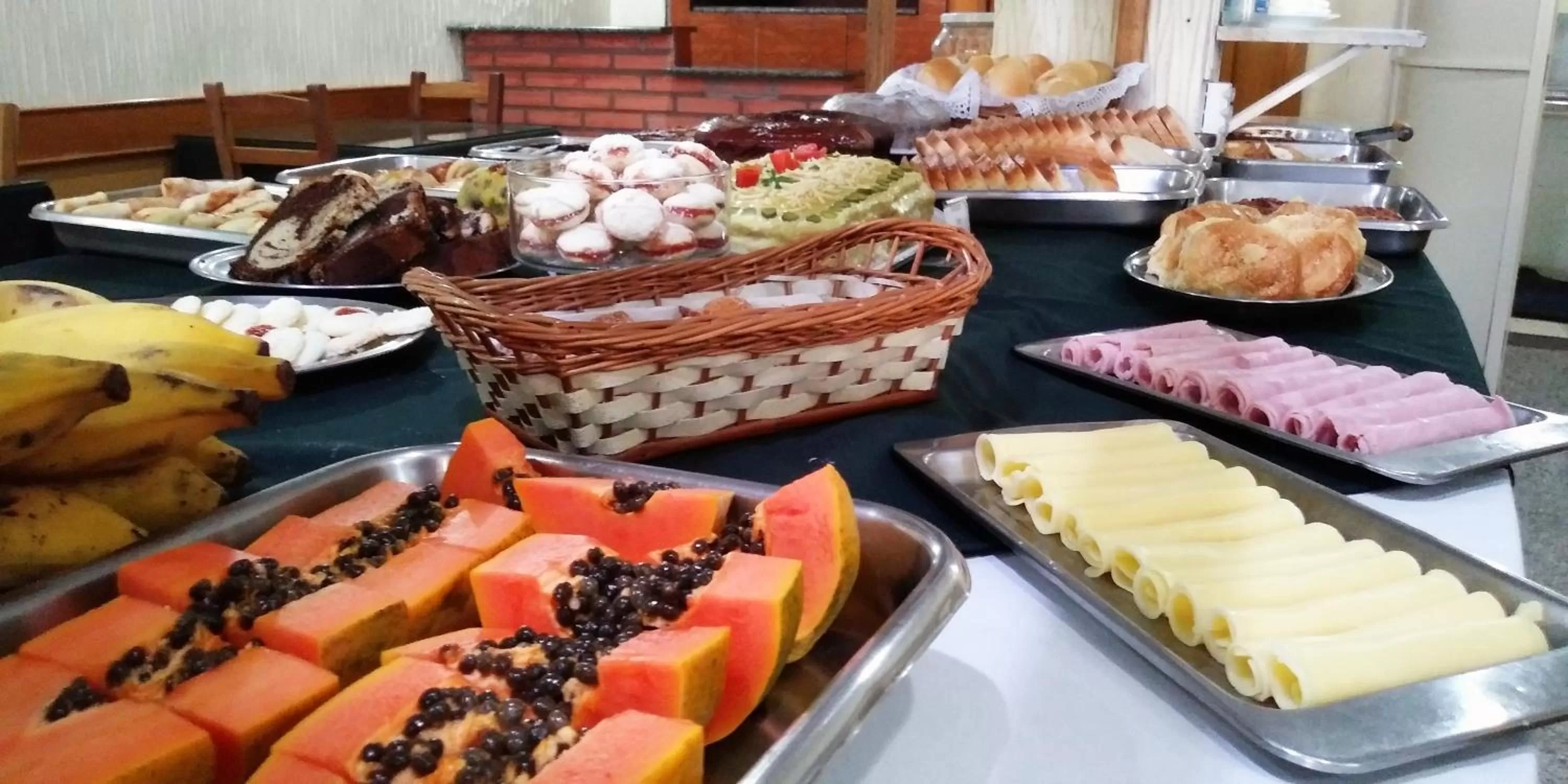 Food in Hotel Gravataí Center