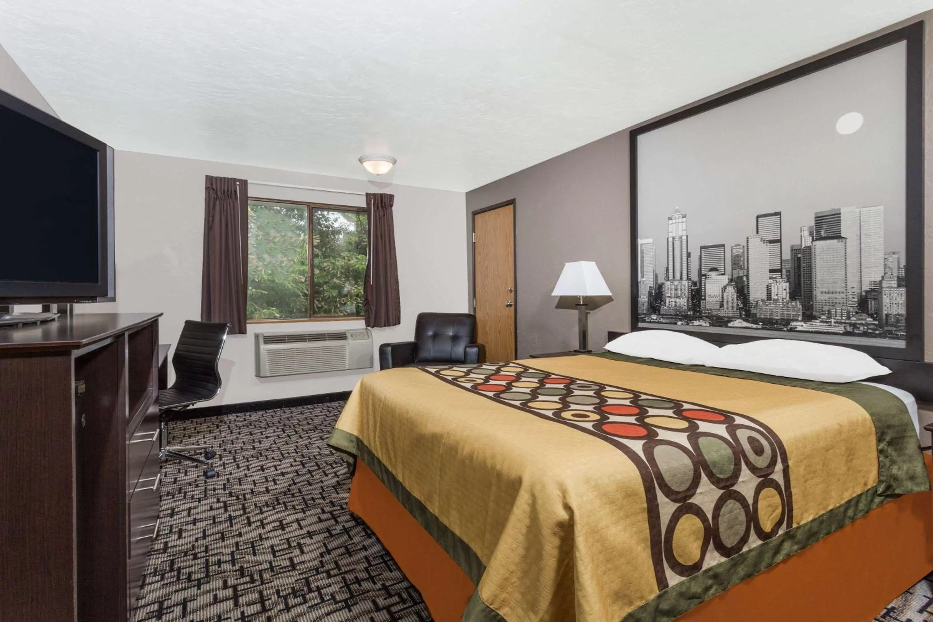 Photo of the whole room, Bed in Super 8 by Wyndham Bremerton